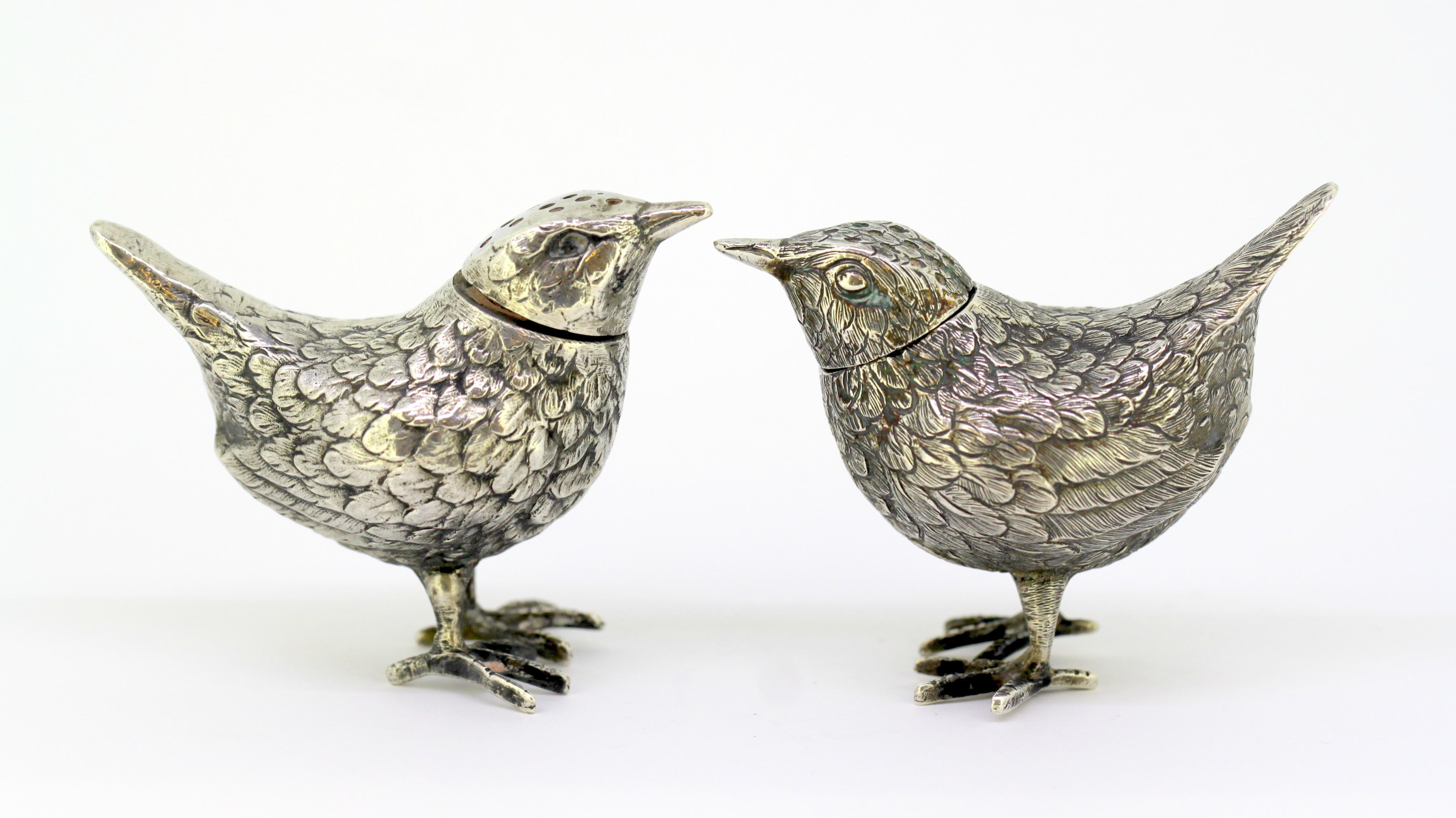 Antique silver pair of salt and pepper bird shakers
Maker: FW
800/1000 silver grade
circa 19th century

Dimensions - 
Size 6 x 3.1 x 5.2 cm
Weight 110 grams total

Condition report : Surface wear and tear on both pieces, some age related