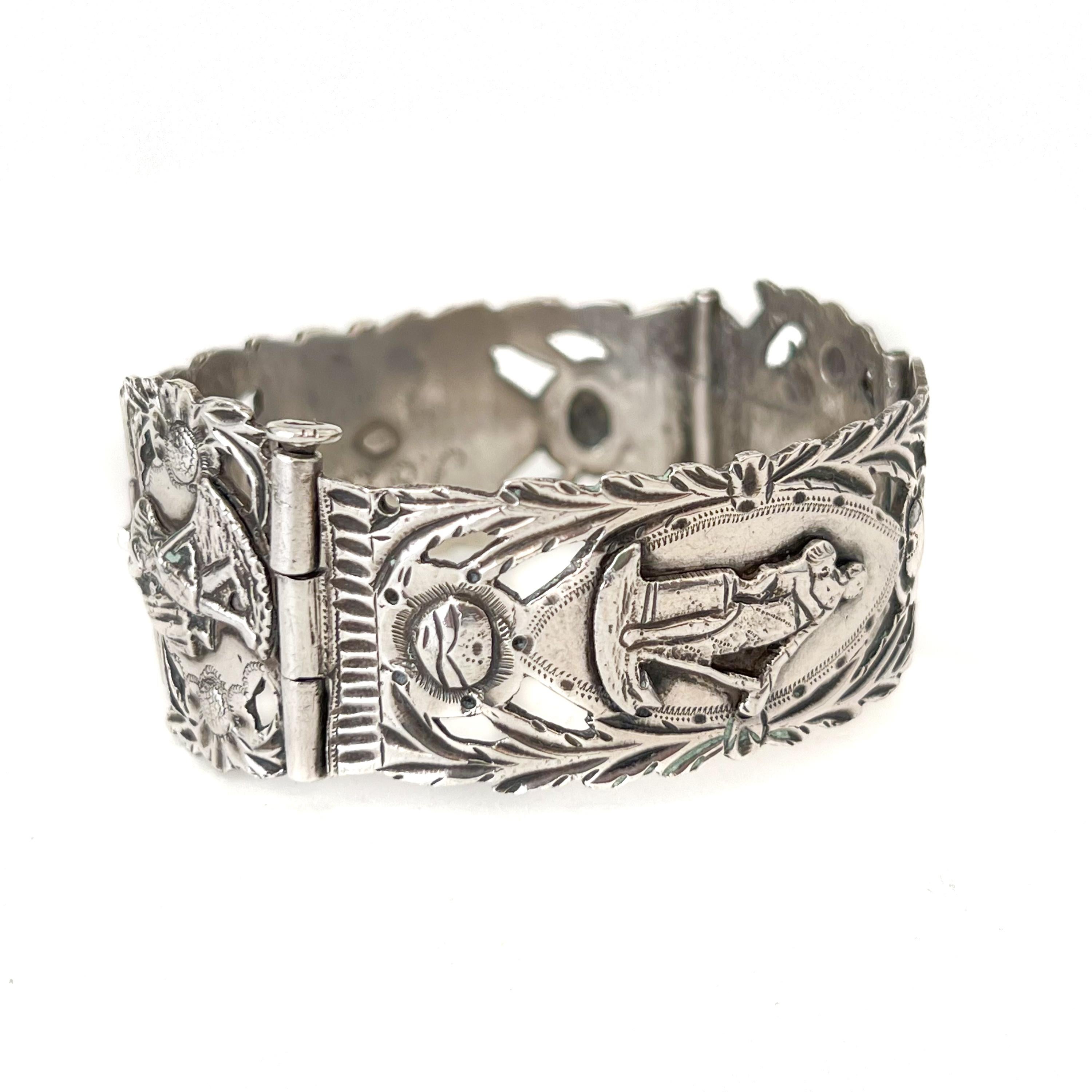 Antico bracciale a pannello in argento con figure bibliche in vendita 2