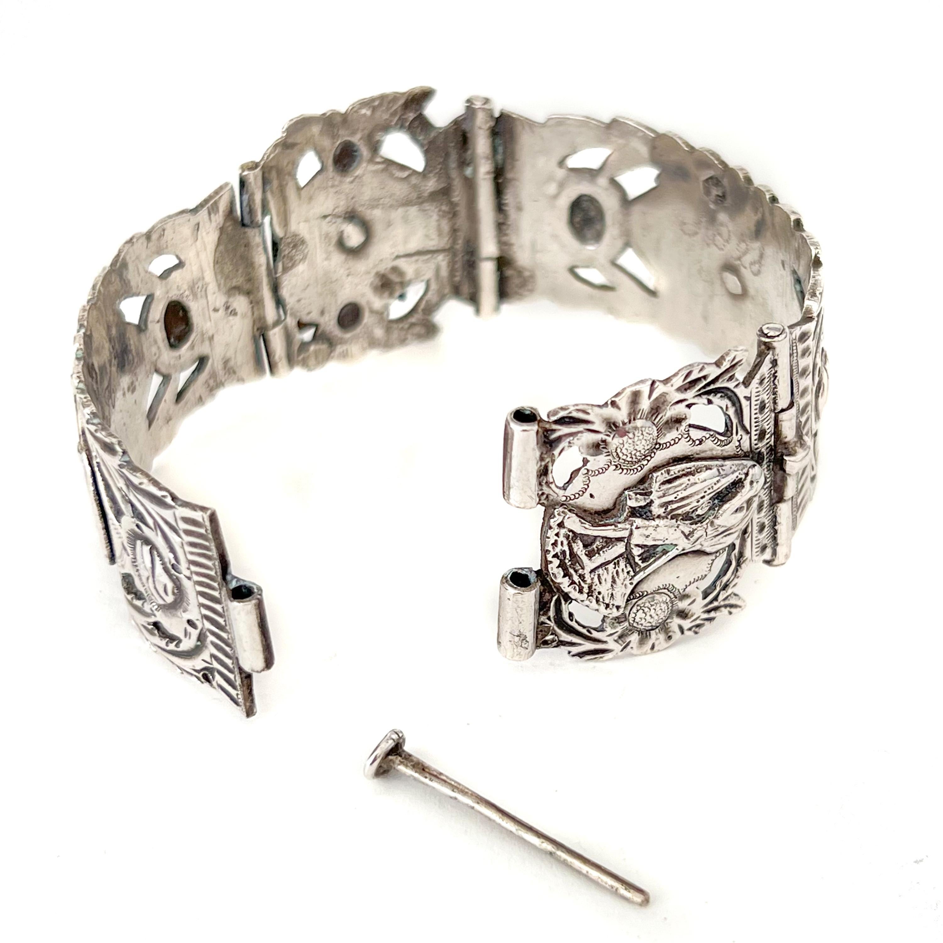 Antico bracciale a pannello in argento con figure bibliche in vendita 3