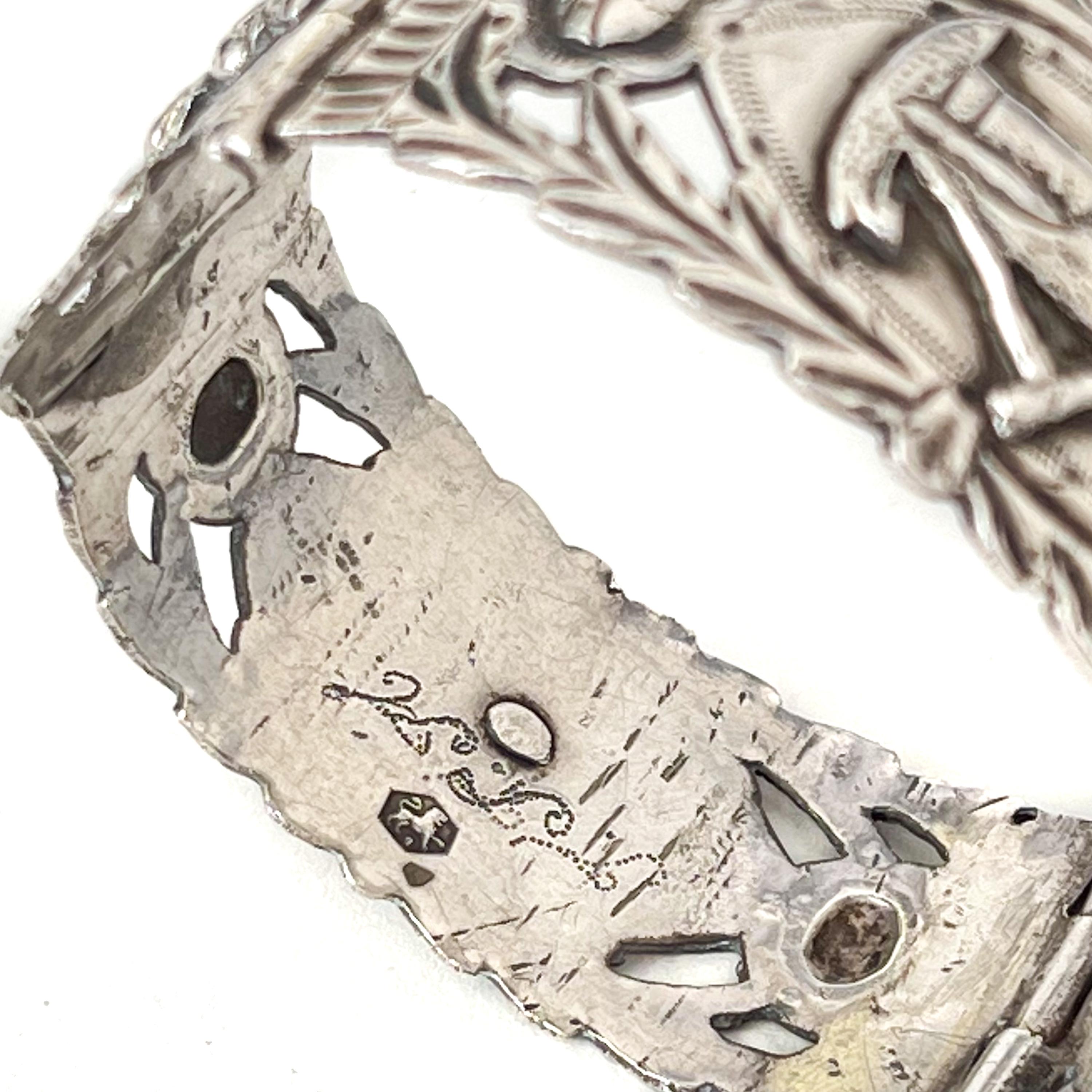 Antico bracciale a pannello in argento con figure bibliche in vendita 4