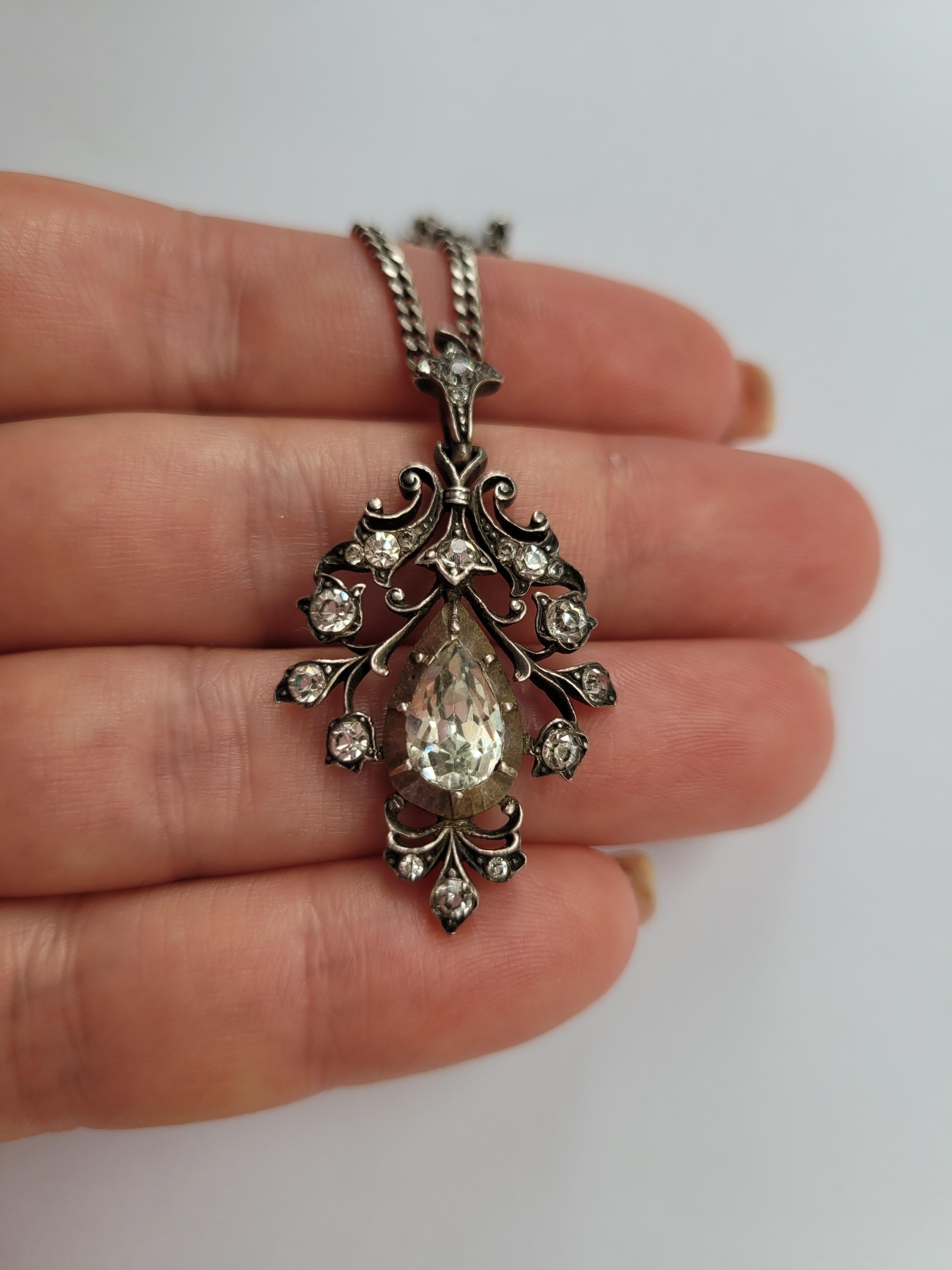 Women's Antique Silver Paste Drop pendant necklace For Sale