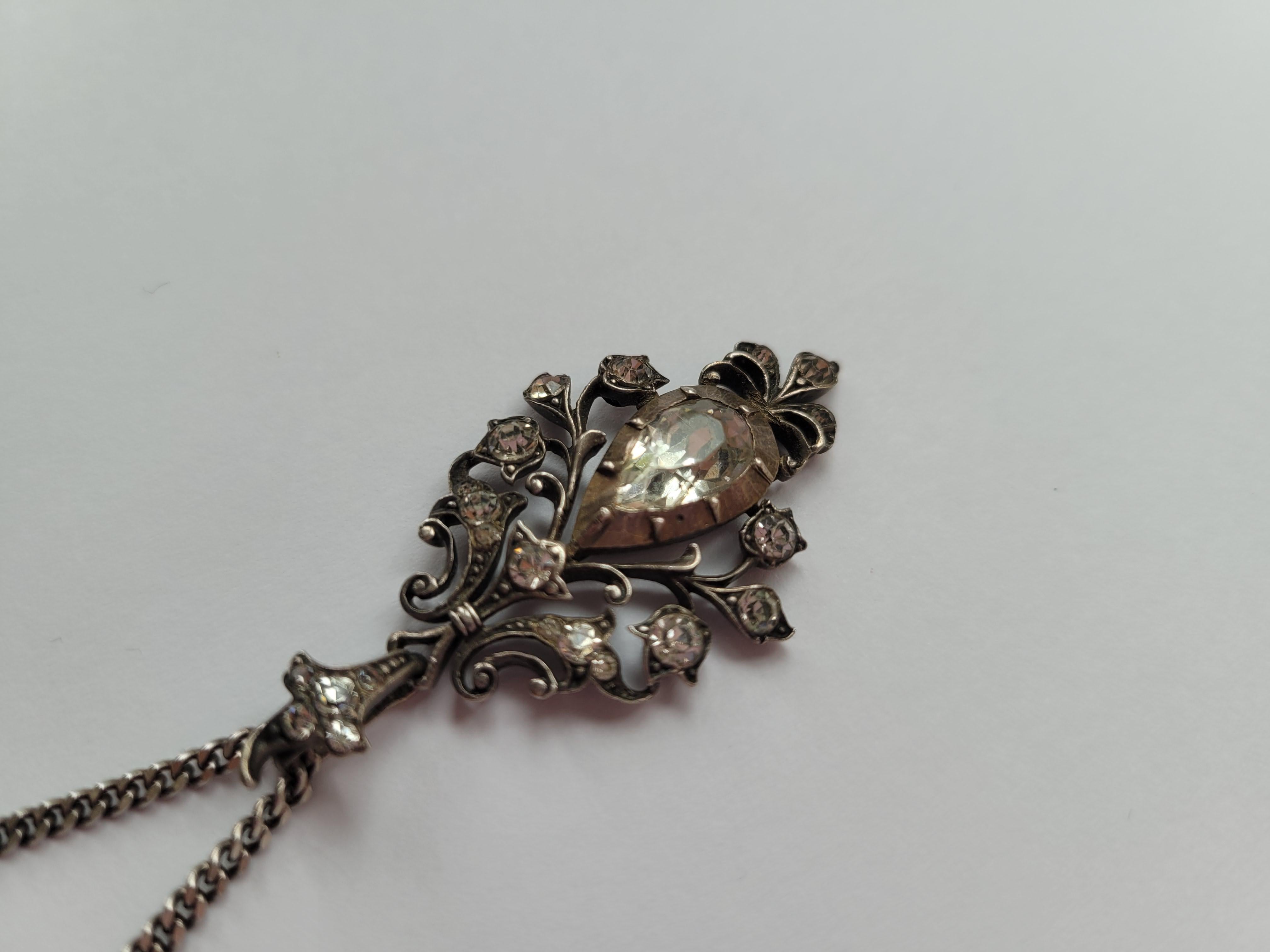Antique Silver Paste Drop pendant necklace For Sale 2