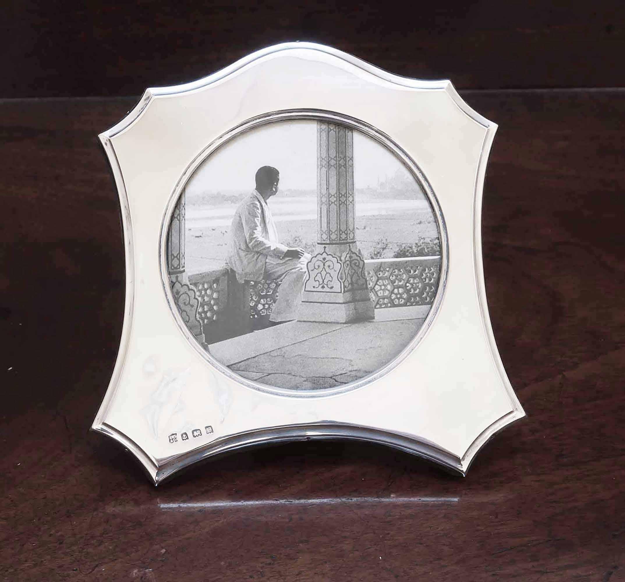 
Elegant silver photo frame

Good clear hallmark for Birmingham 1913

Good condition

Original velvet back

Free UK shipping
 
