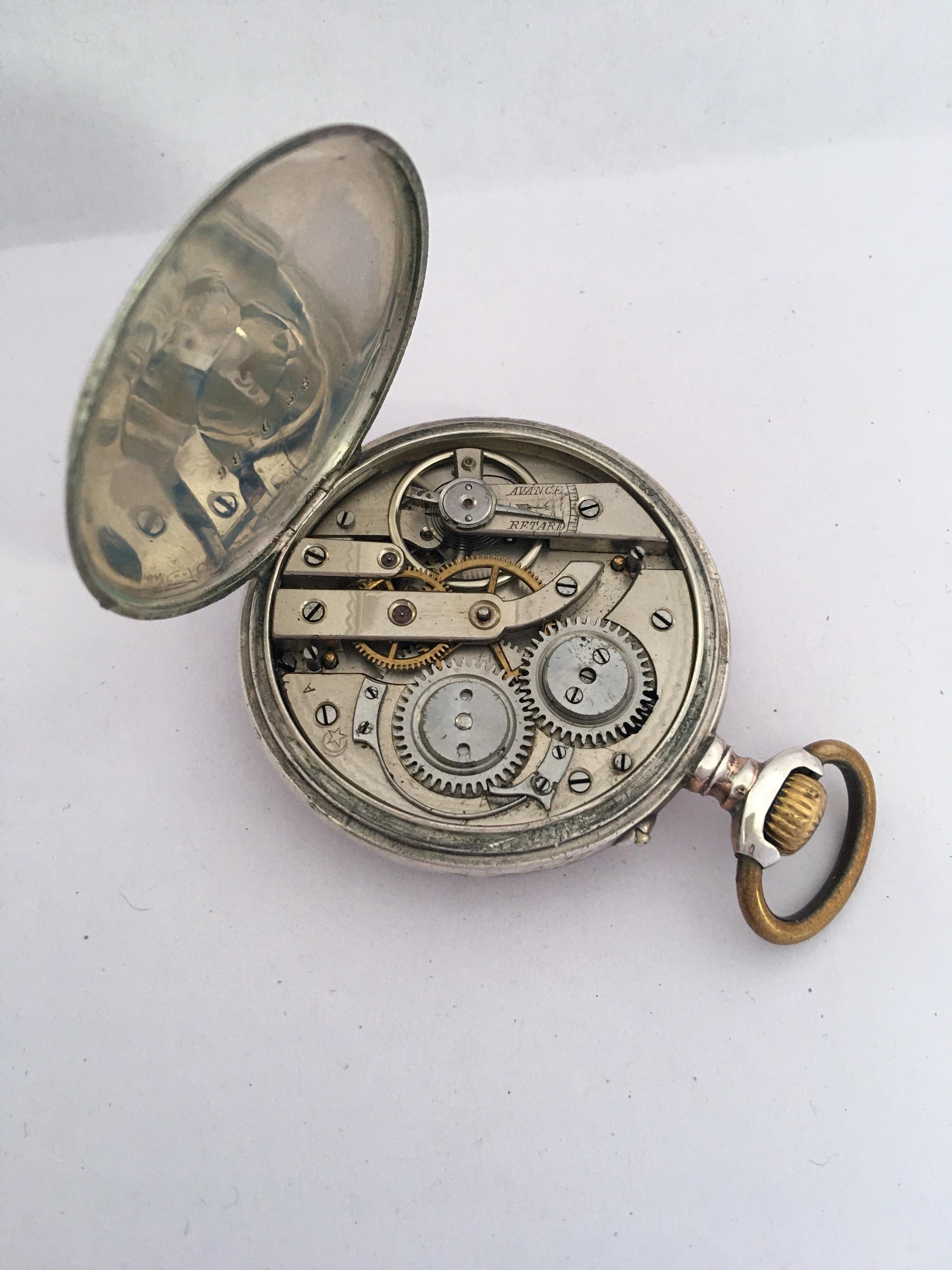 Antike Taschenuhr mit Silbernadel, Handaufzug im Angebot 1