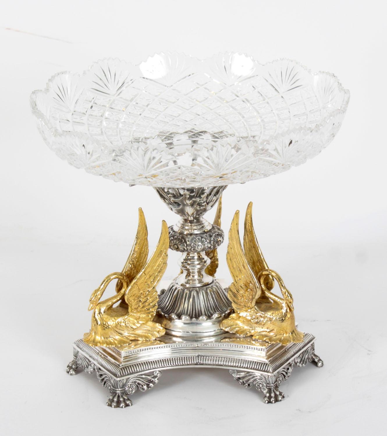 Ensemble de table Surtout de table John Round du 19ème siècle en verre taillé plaqué argent antique en vente 9