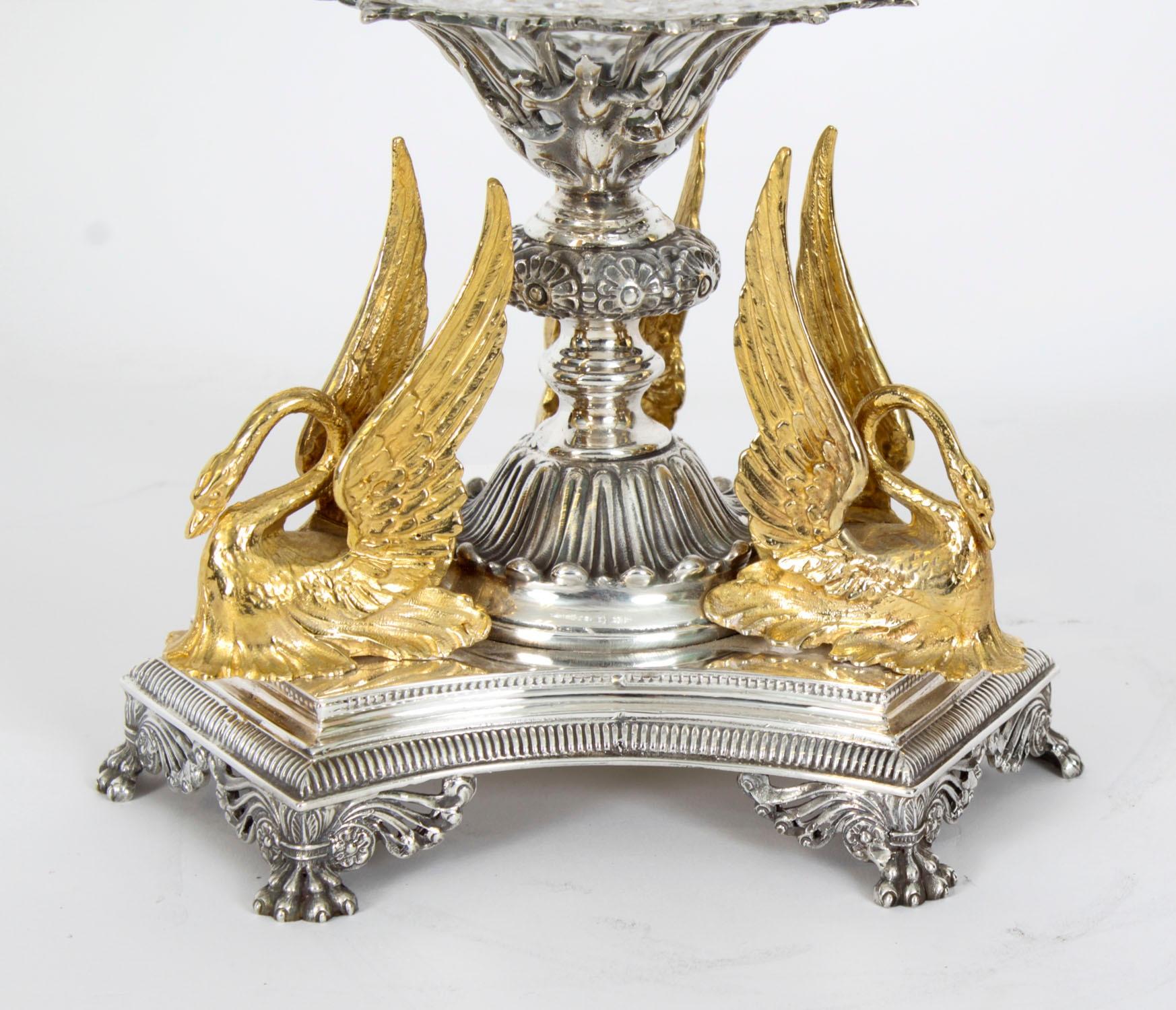 Ensemble de table Surtout de table John Round du 19ème siècle en verre taillé plaqué argent antique en vente 10