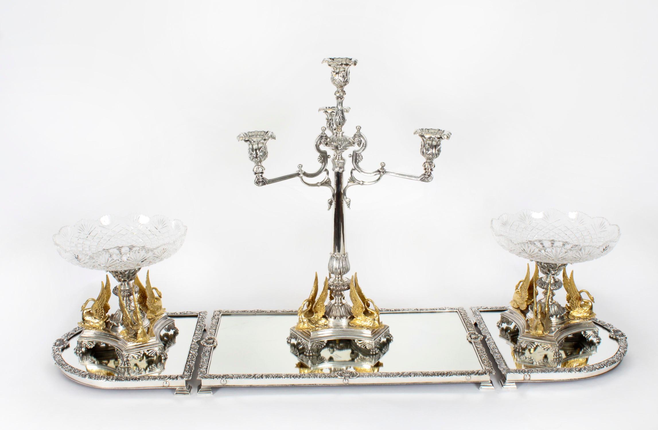 Anglais Ensemble de table Surtout de table John Round du 19ème siècle en verre taillé plaqué argent antique en vente