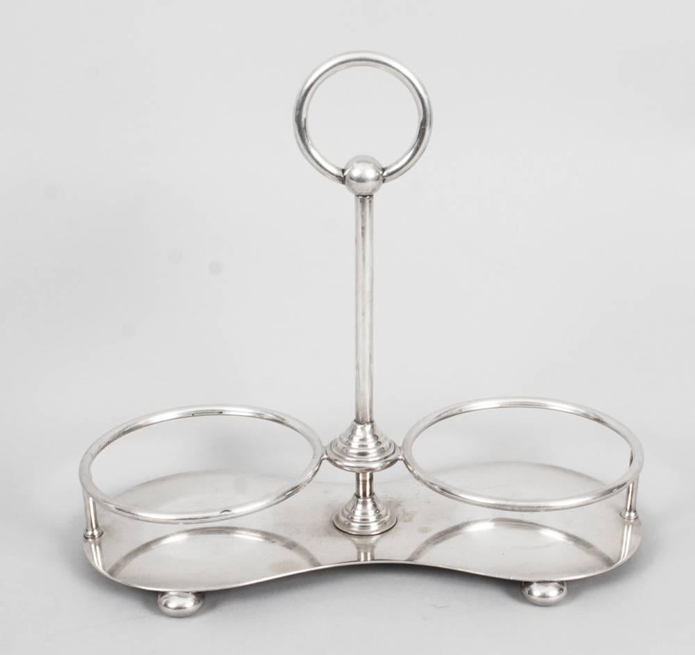 This is an attractive silver plated tantalus stand with two cut crystal decanters with stoppers, in the classic English style by the world-renowned silversmiths Mappin & Webb and circa 1890 in date.

The stand has a central ring handle and is