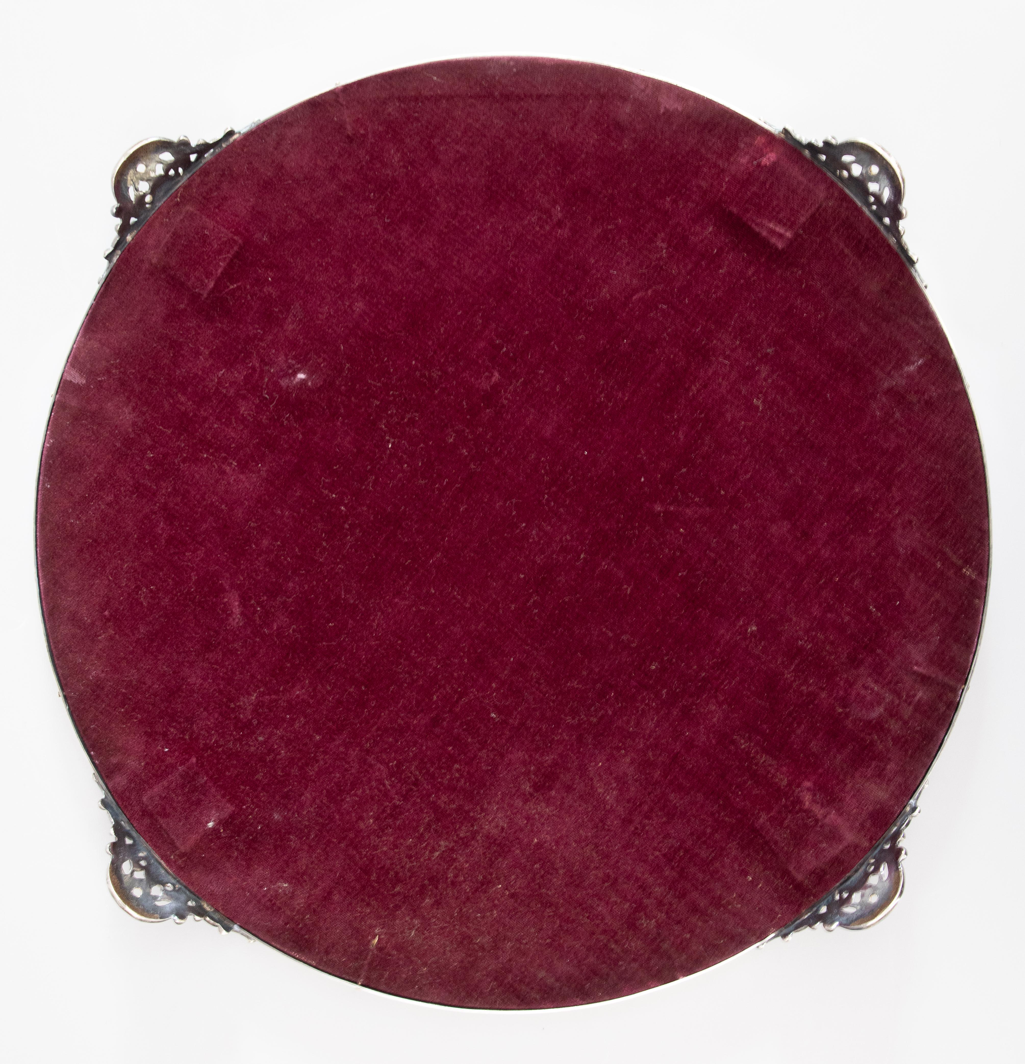 Antikes Spiegelplateau aus Silberblech mit Fuß, um 1920 im Zustand „Gut“ im Angebot in Pearland, TX