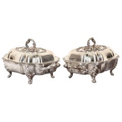 Plats de service à couvercle en argent ancien provenant de la succession d'Eartha Kitt:: paire