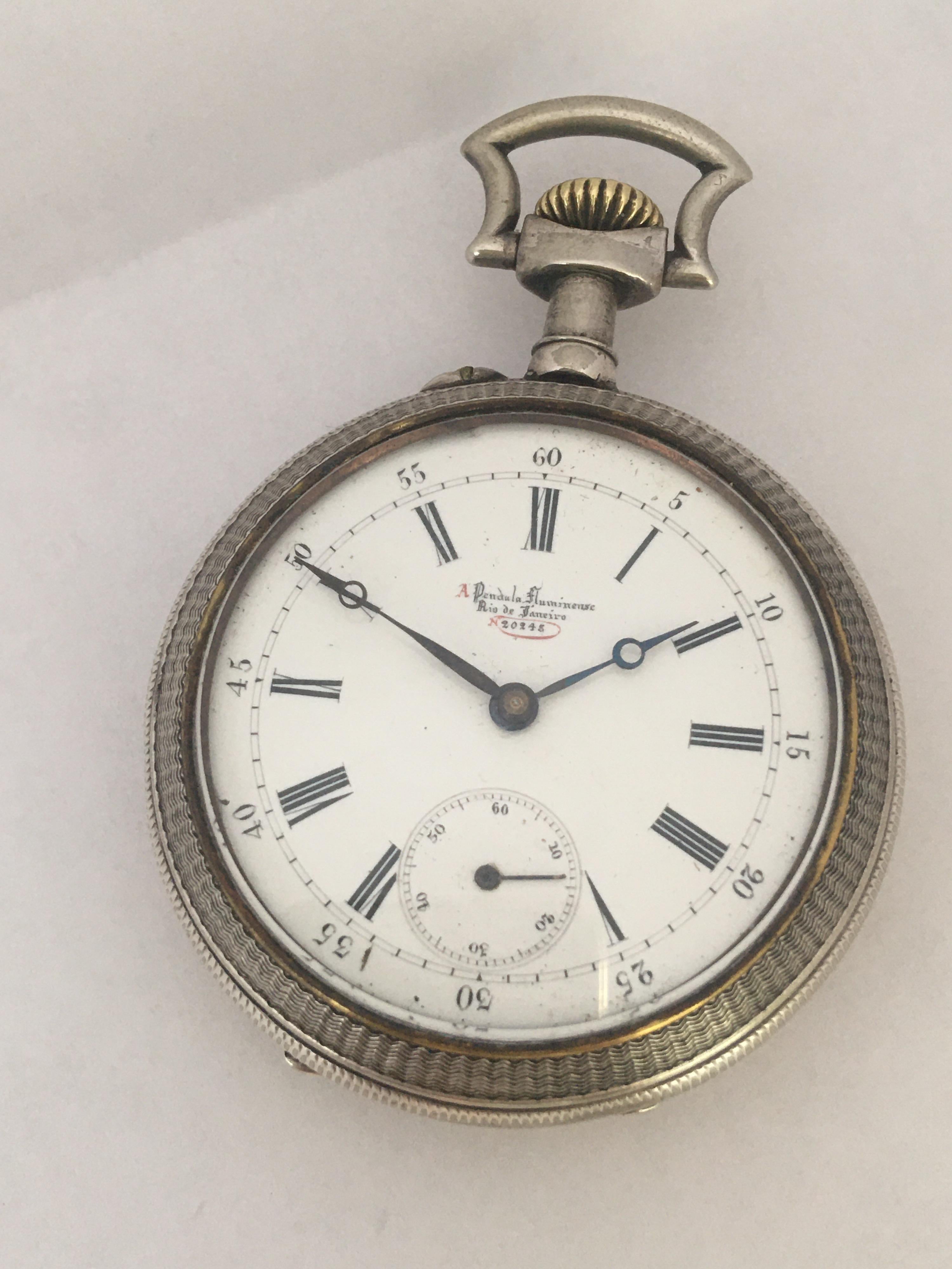 Diese schöne antike Taschenuhr mit Handaufzug ist in gutem Zustand und wurde kürzlich gewartet. Und es läuft gut (es hält eine gute Zeit). Es hat ein schönes Motiv auf der Rückseite des Gehäuses, das 2 Radfahrer in einer schönen Landschaft zeigt.