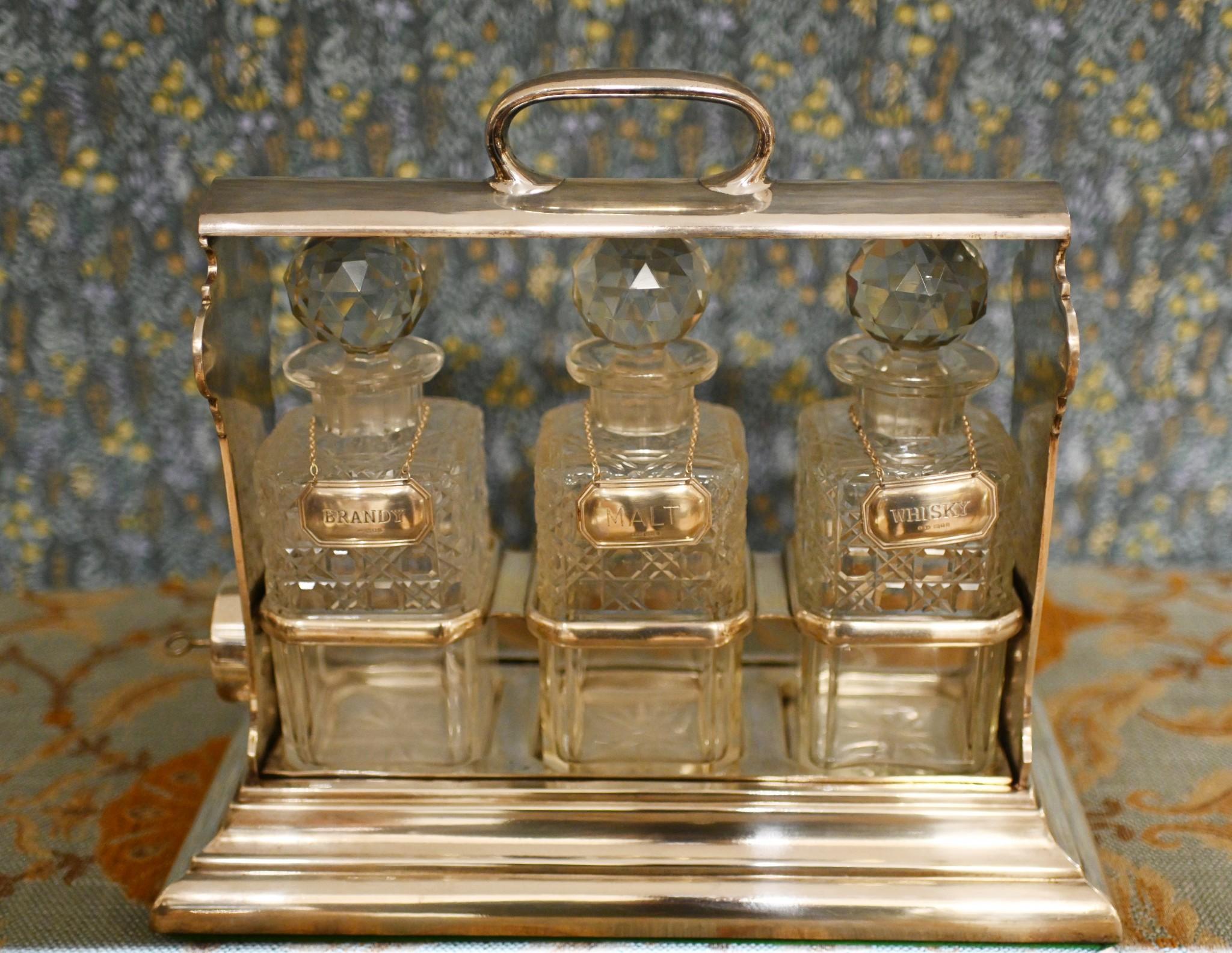 Antike Silberplatte Tantalus Set Whisky Spirituosen Flasche Sheffield Walker Hall im Angebot 5