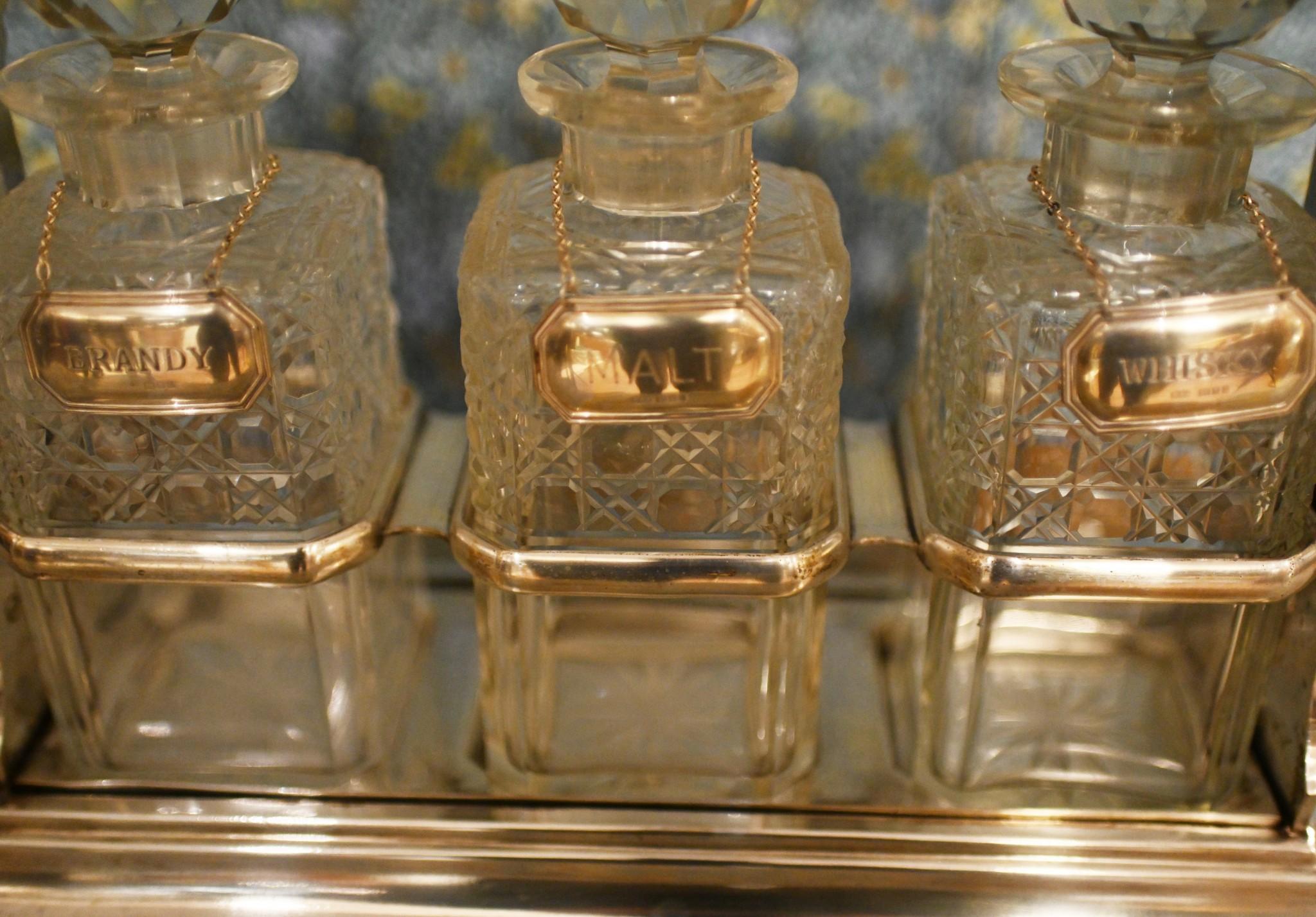 Antike Silberplatte Tantalus Set Whisky Spirituosen Flasche Sheffield Walker Hall im Angebot 8