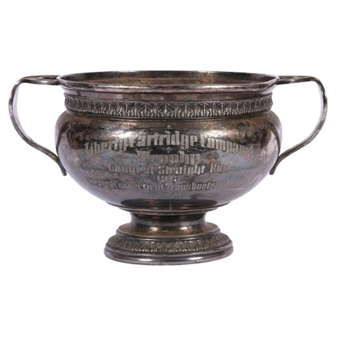 Trophée ancien en métal argenté « Liberty Cartridge Company » datée de 1913