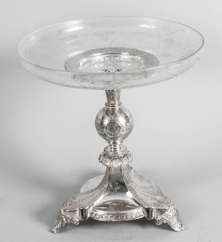 This is a fabulous antique English silver-plated and engraved glass table centre comport, dated with the registration lozenge for 10th September 1854.
 
The circular saucer-shaped glass bowl is superbly etched with fruiting wine within leaf-shaped