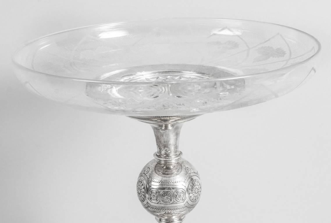 Antique Silver Plated and Engraved Glass Comport Centrepiece, 19th Century In Excellent Condition For Sale In London, GB