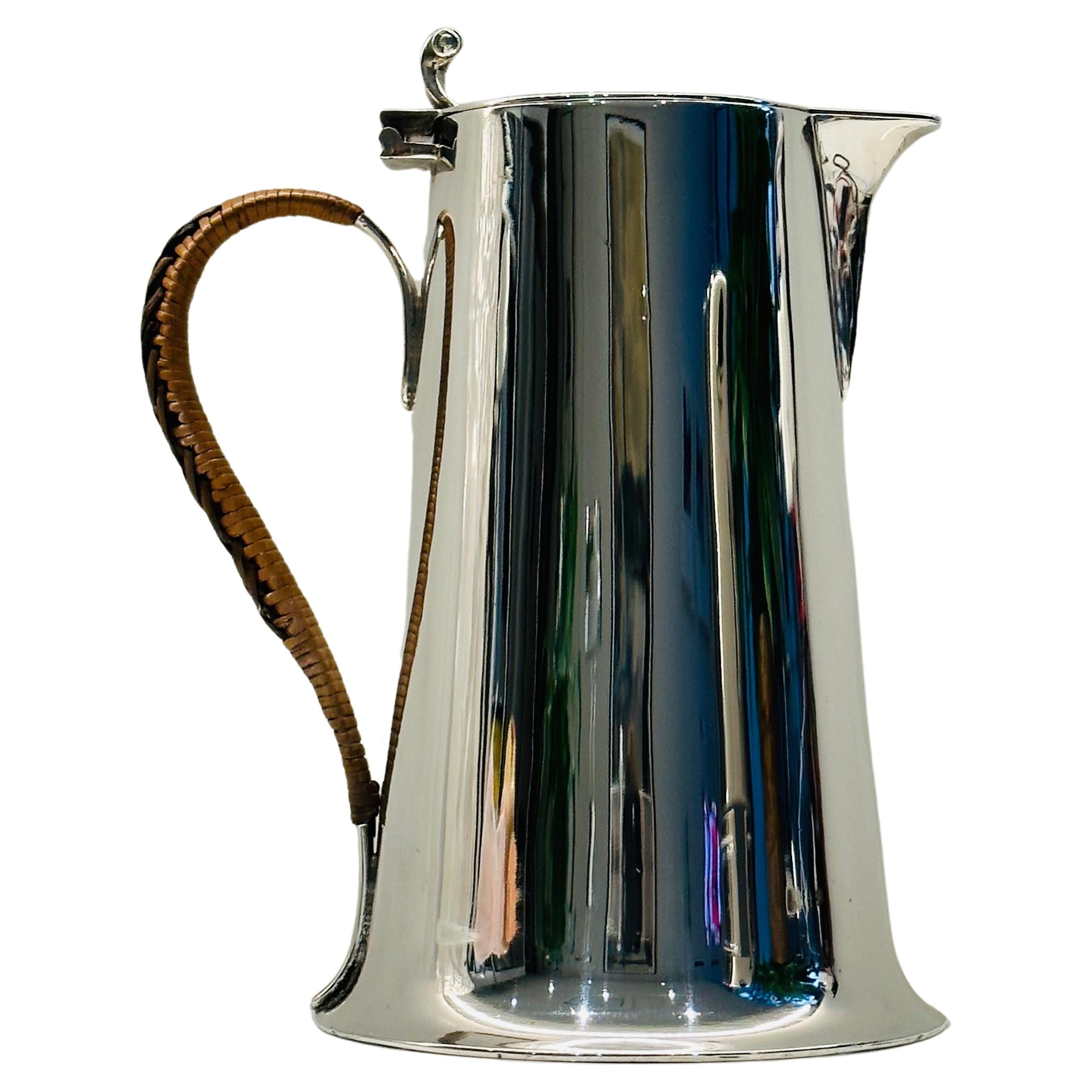 Antique pichet de service à lait en rotin avec poignée en argent Arts & Crafts CG & Co en vente