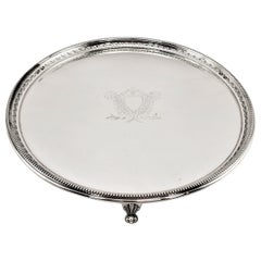Bandeja o salva de servir Barker Ellis Barker con pie redondo y baño de plata antigua