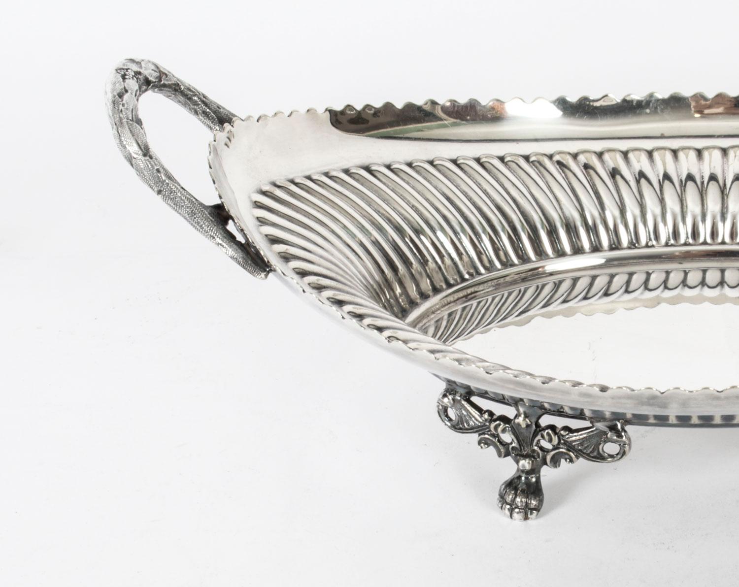 This is an exquisite antique English silver plated bread basket by the renowned silversmith and retailer of Sheffield & London, Walker & Hall.
 
Add an elegant touch to your next dining experience with this lovely basket.
 
Condition:
In