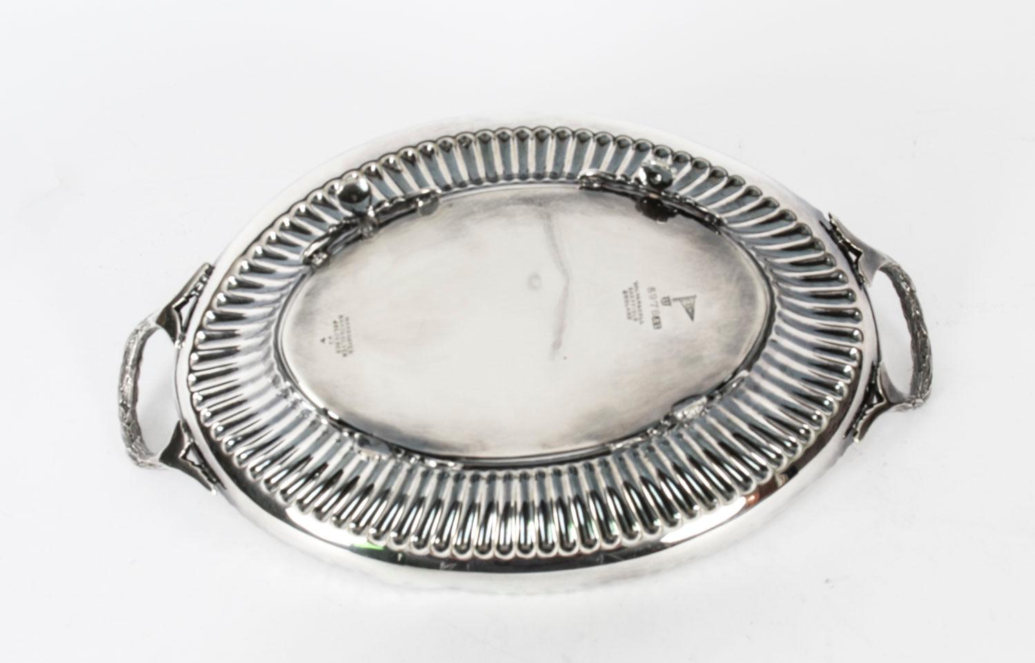 Antique Silver Plated Bread Basket by Walker & Hall, 19th Century In Good Condition In London, GB