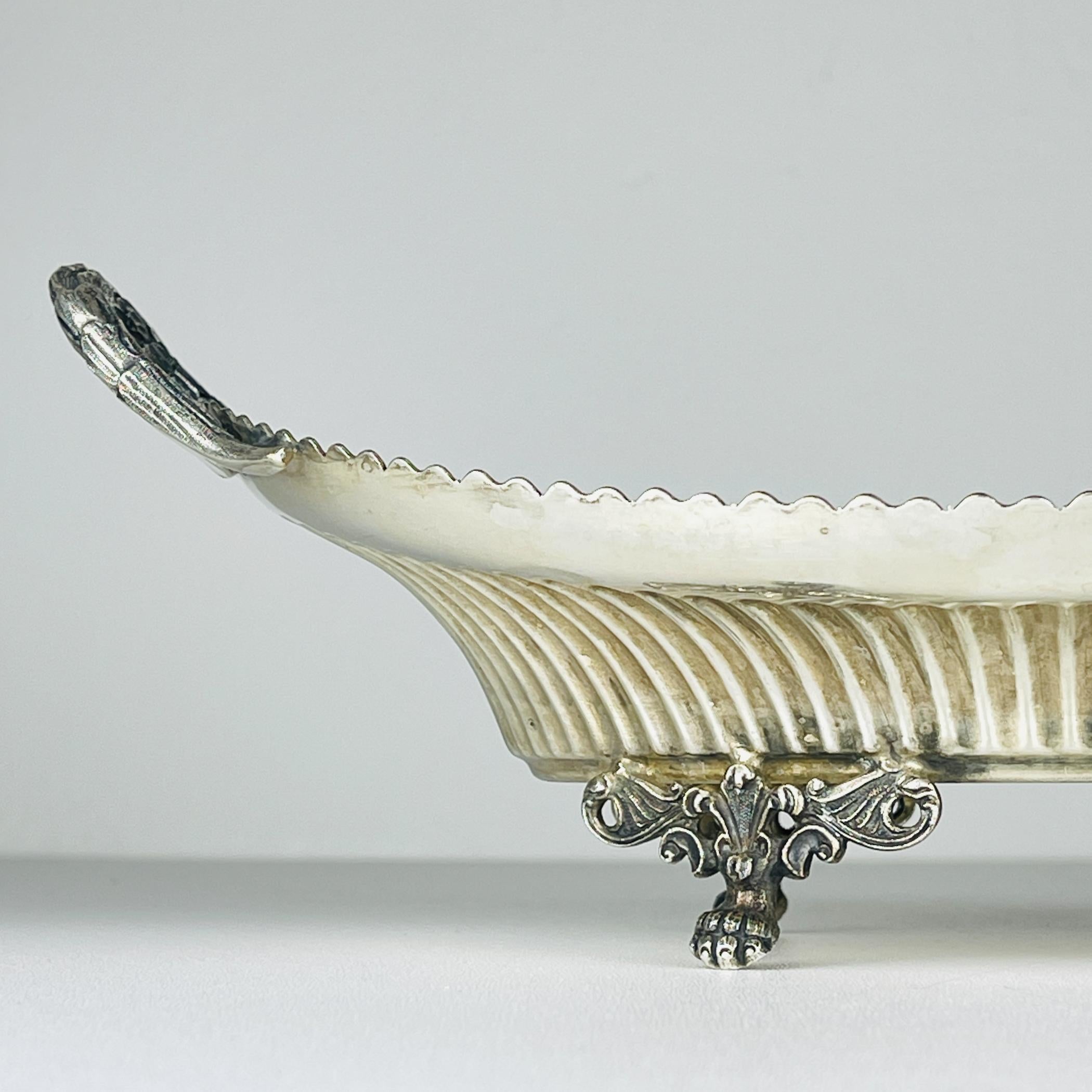 Antique  Silver Plated Bread Basket /Fruit Dish By Walker & Hall, England, 1890s 5
