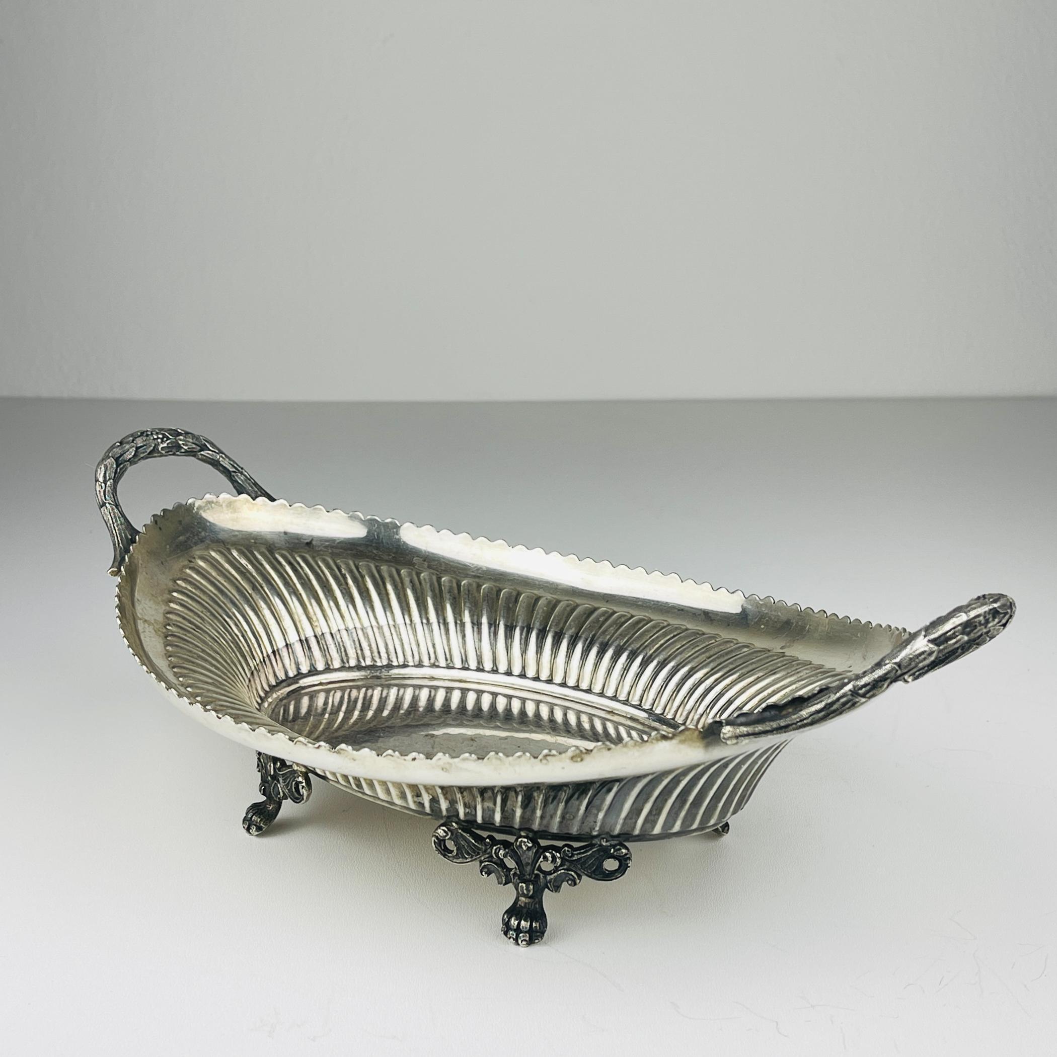 Antique  Silver Plated Bread Basket /Fruit Dish By Walker & Hall, England, 1890s 8