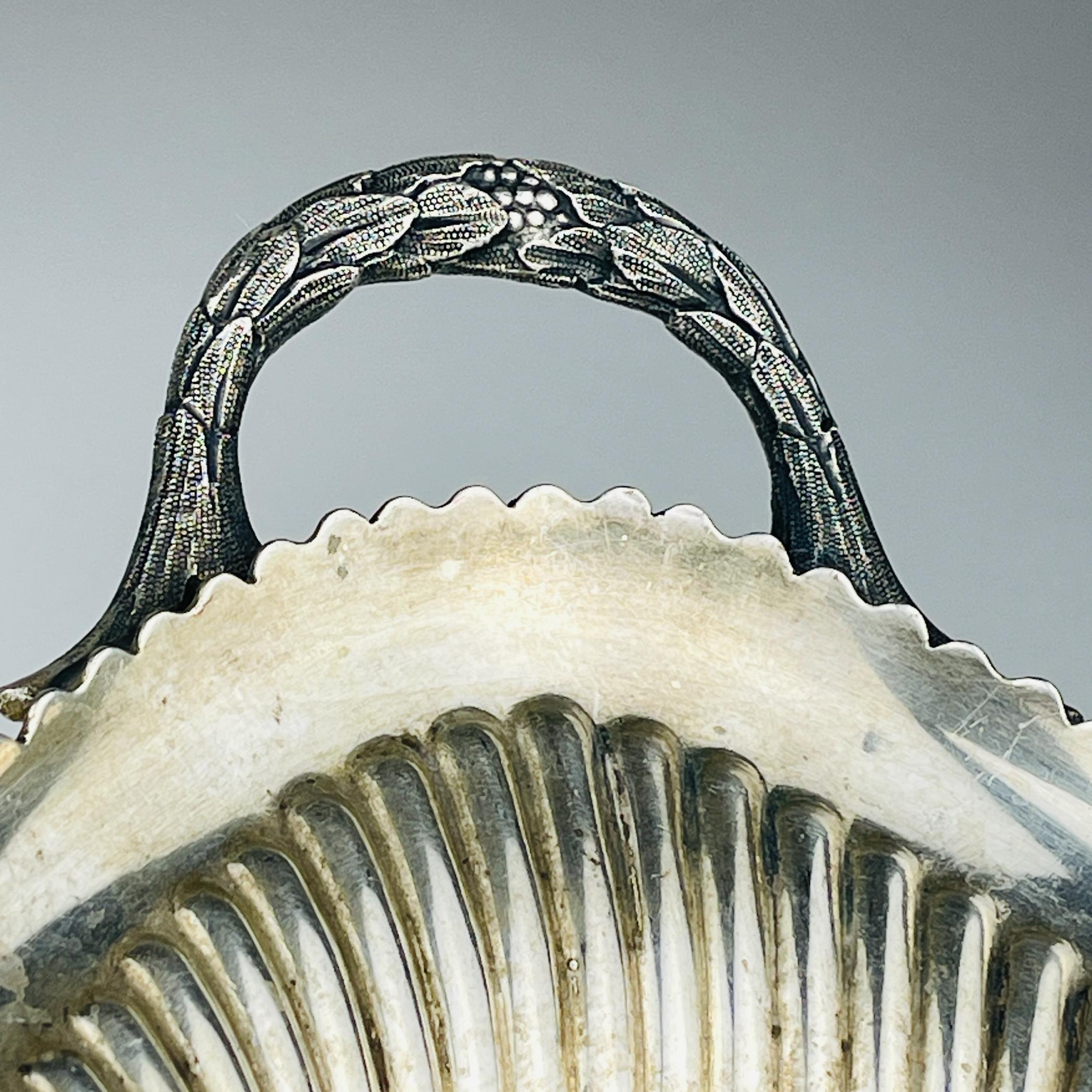 Antique  Silver Plated Bread Basket /Fruit Dish By Walker & Hall, England, 1890s 3