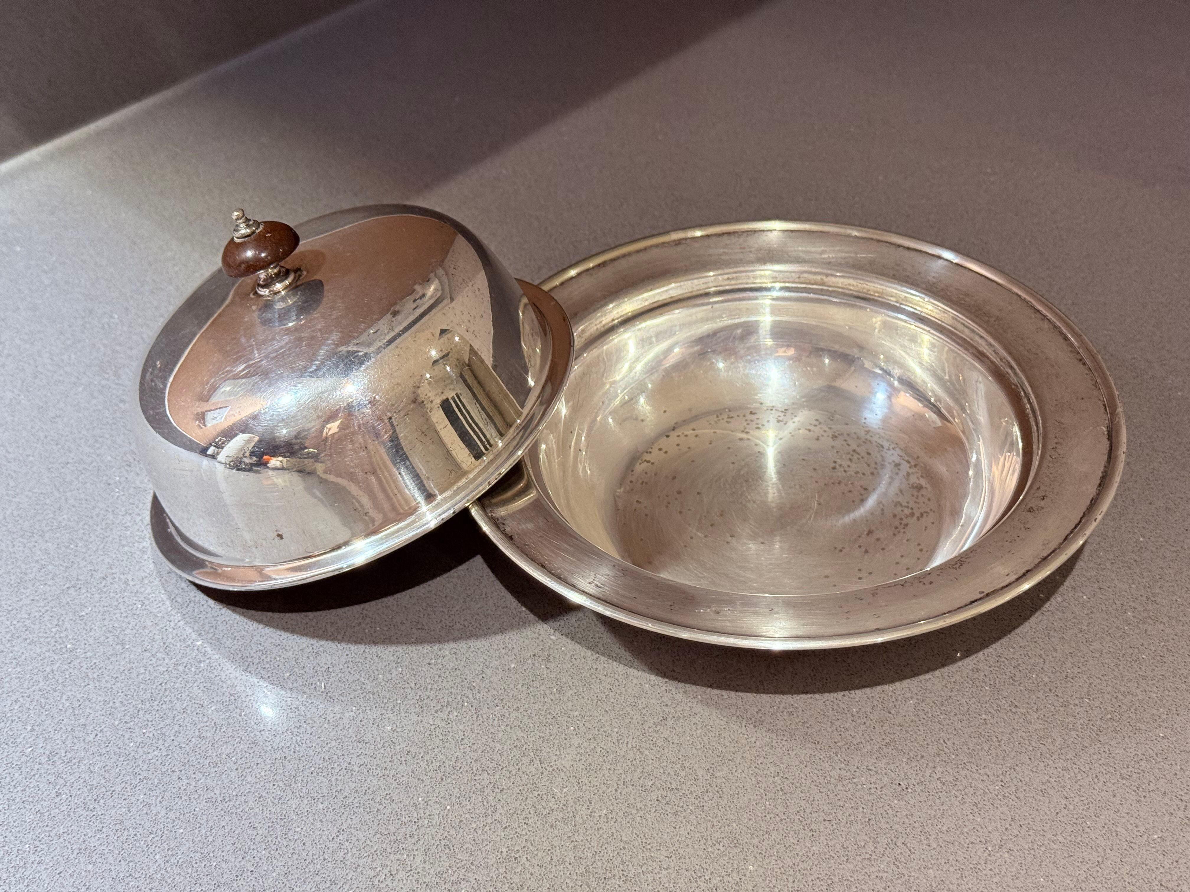 English Antique Silver-Plated Butter Dish with Wooden Knob, Caviar Dish Tableware Home For Sale