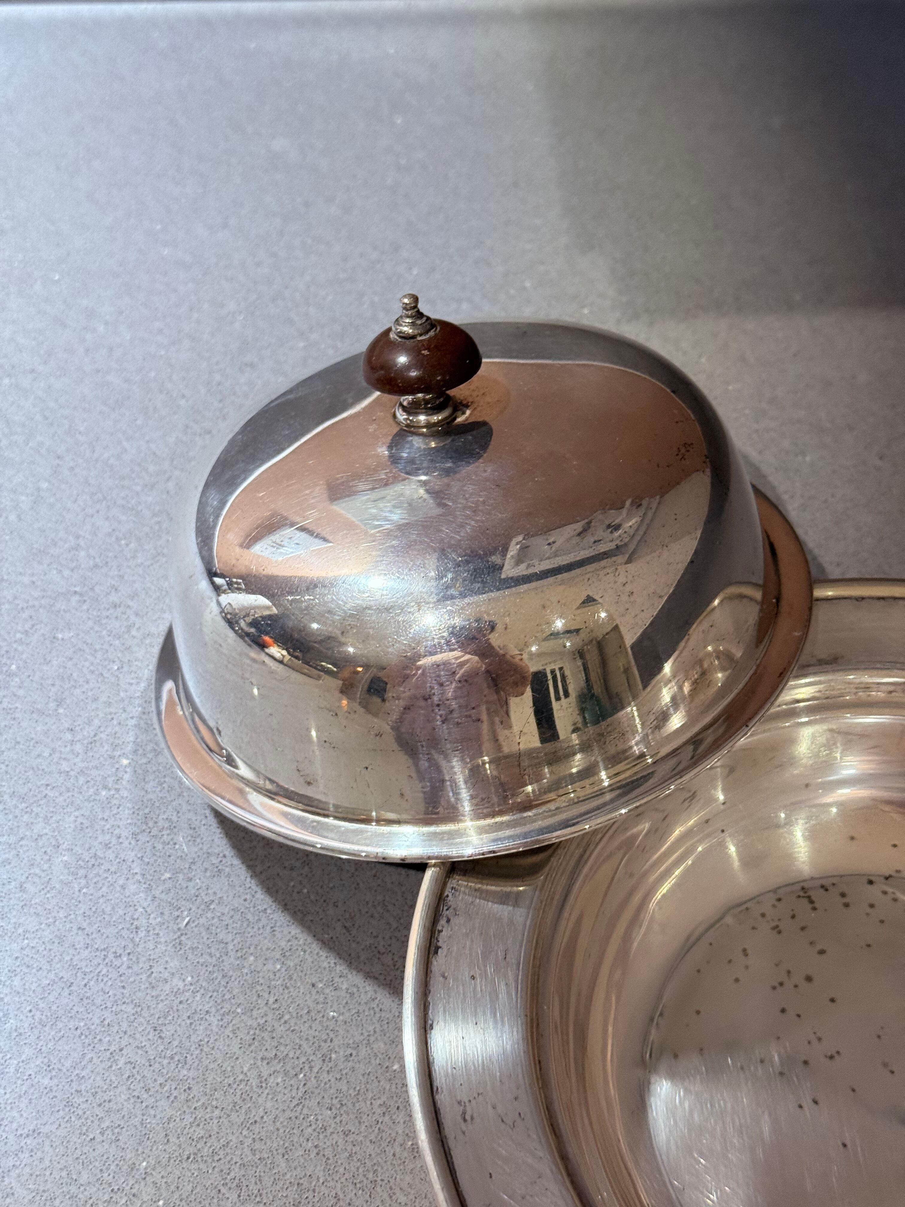 Antique Silver-Plated Butter Dish with Wooden Knob, Caviar Dish Tableware Home In Excellent Condition For Sale In Wembley, GB