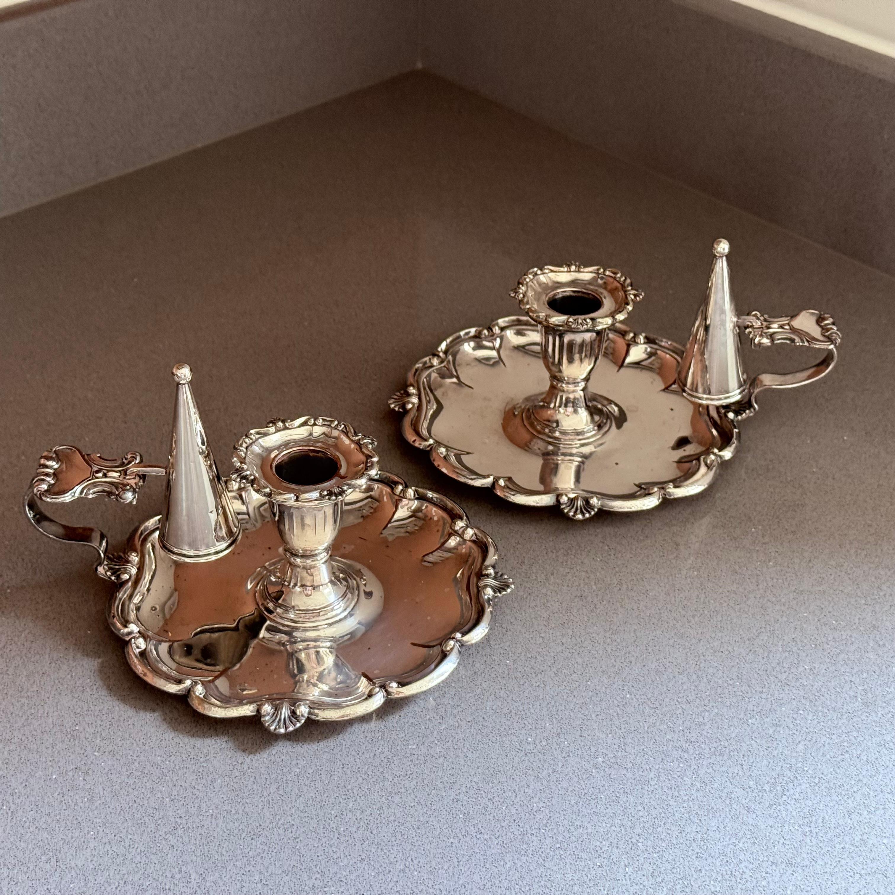Antiker versilberter Kerzenständer mit verschnörkelten Details, viktorianisch / edwardianisch im Angebot 3