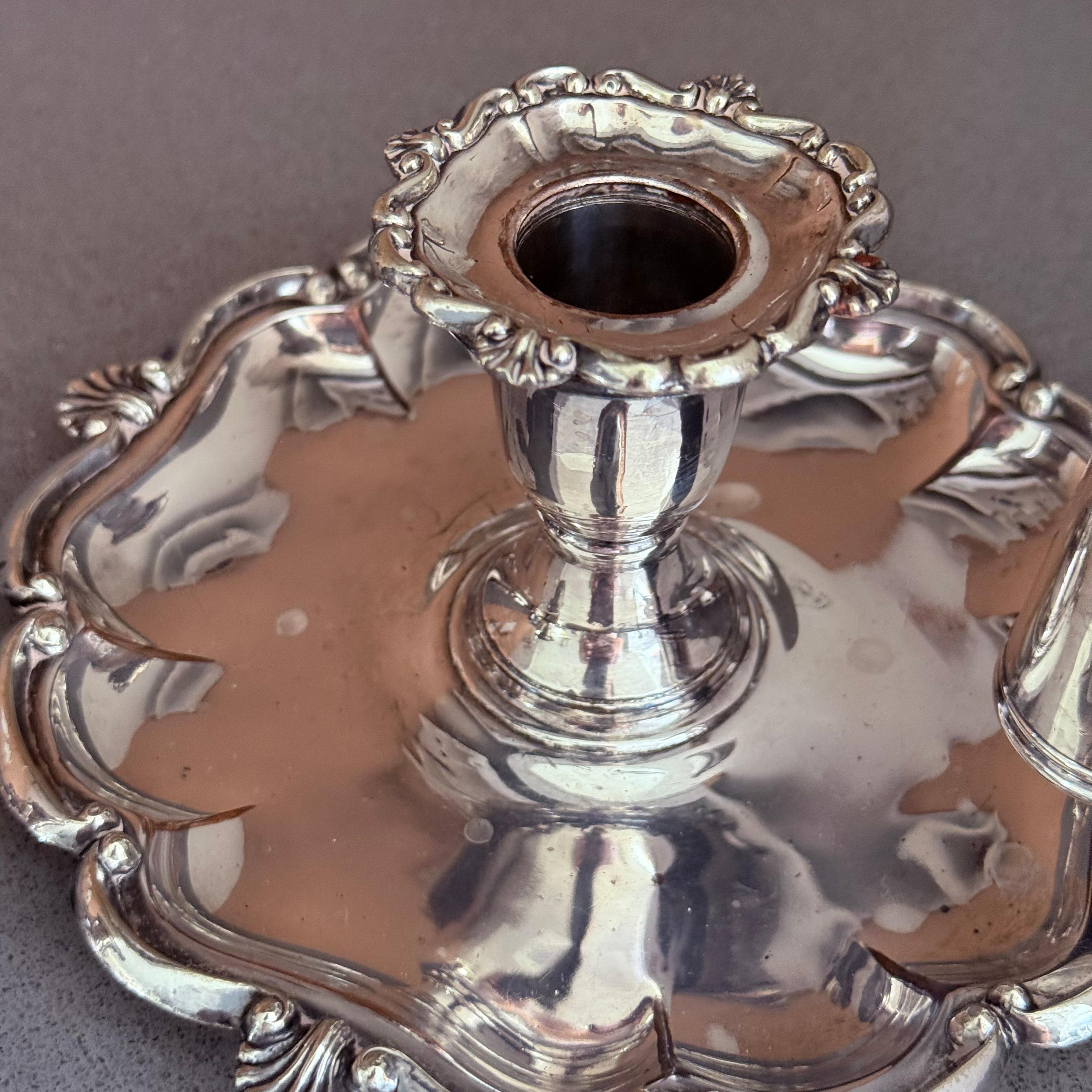 Antiker versilberter Kerzenständer mit verschnörkelten Details, viktorianisch / edwardianisch im Zustand „Hervorragend“ im Angebot in Wembley, GB