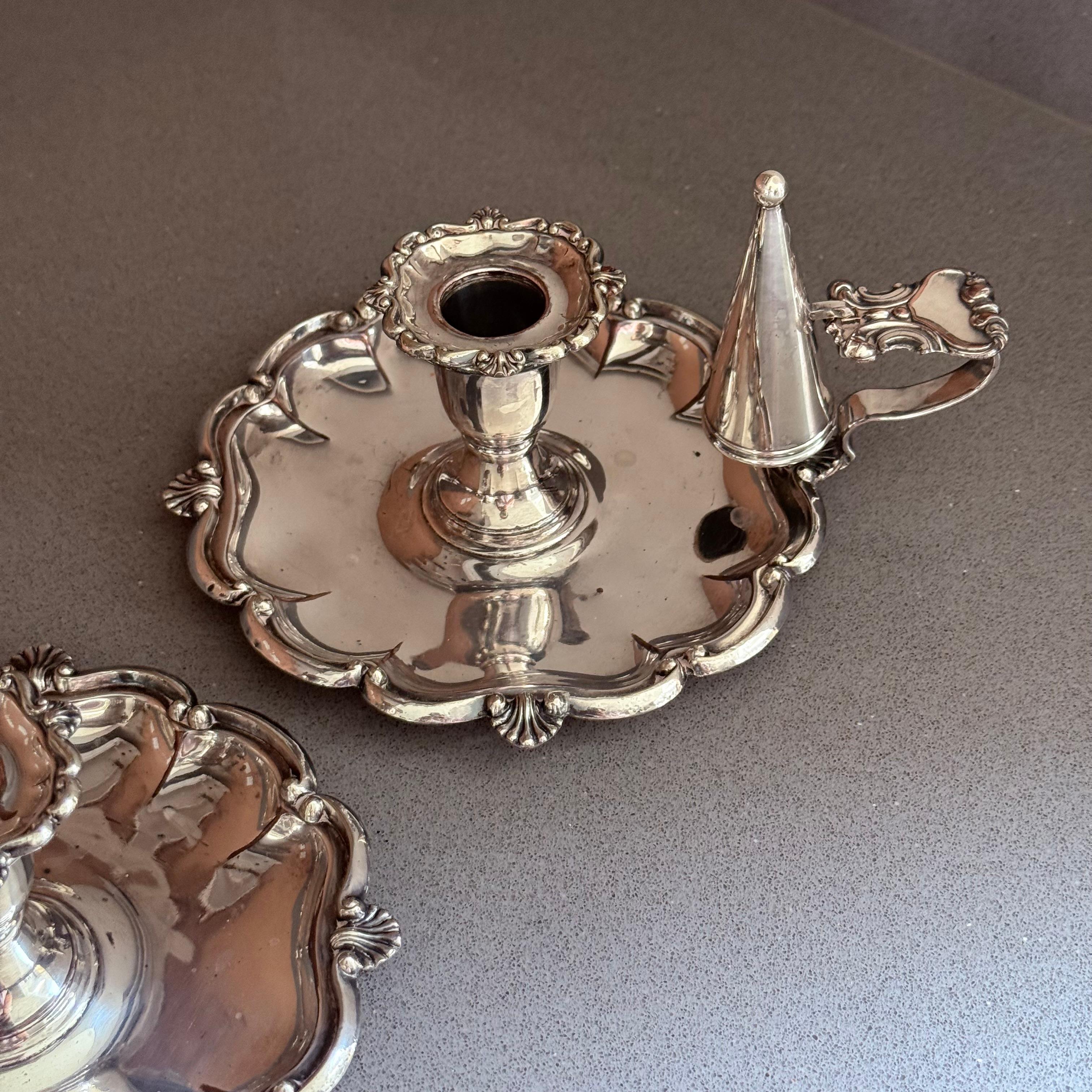 Antiker versilberter Kerzenständer mit verschnörkelten Details, viktorianisch / edwardianisch im Angebot 1