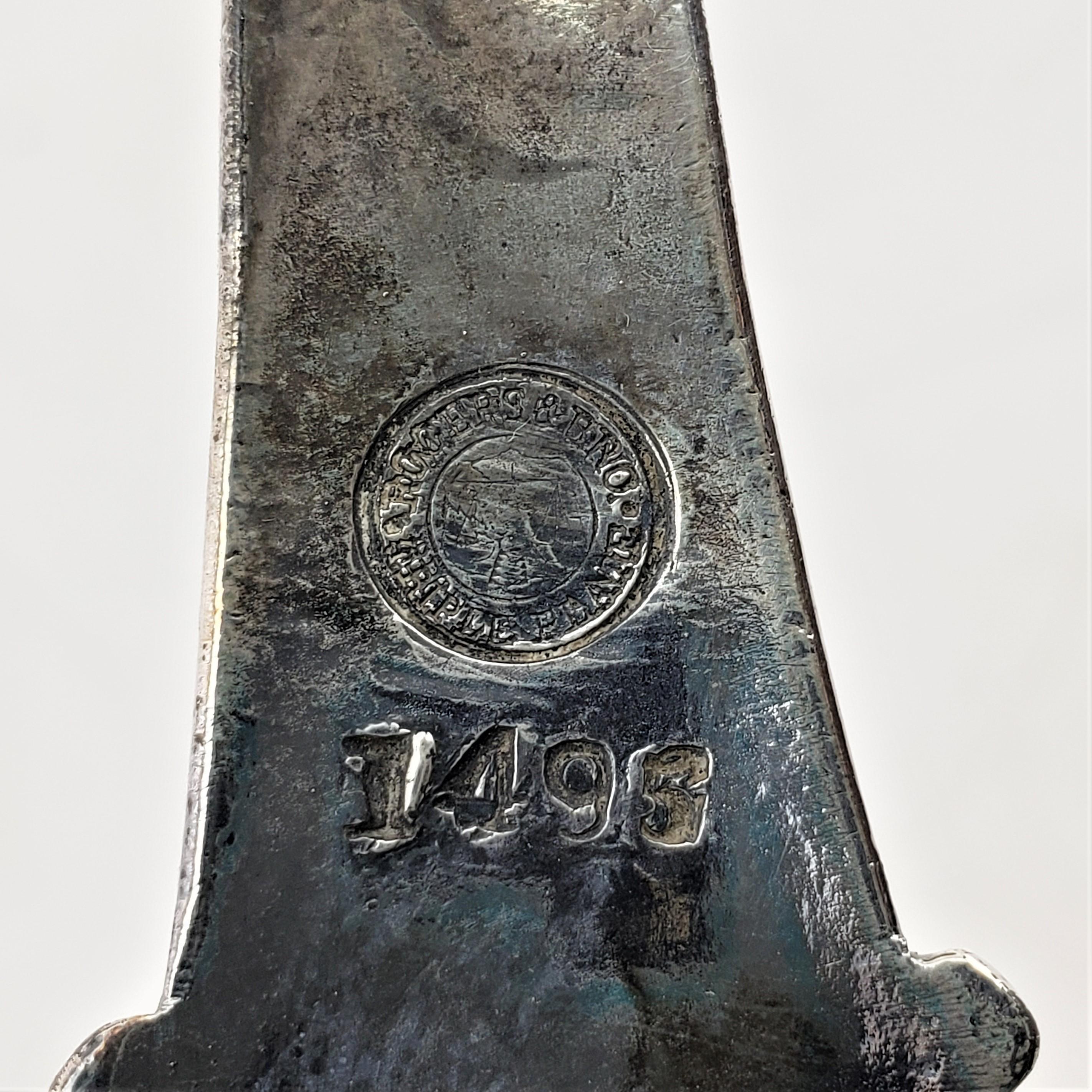 Bol de centre de table ancien en métal argenté avec gravure figurative d'un chérubin et de fleurs en vente 6
