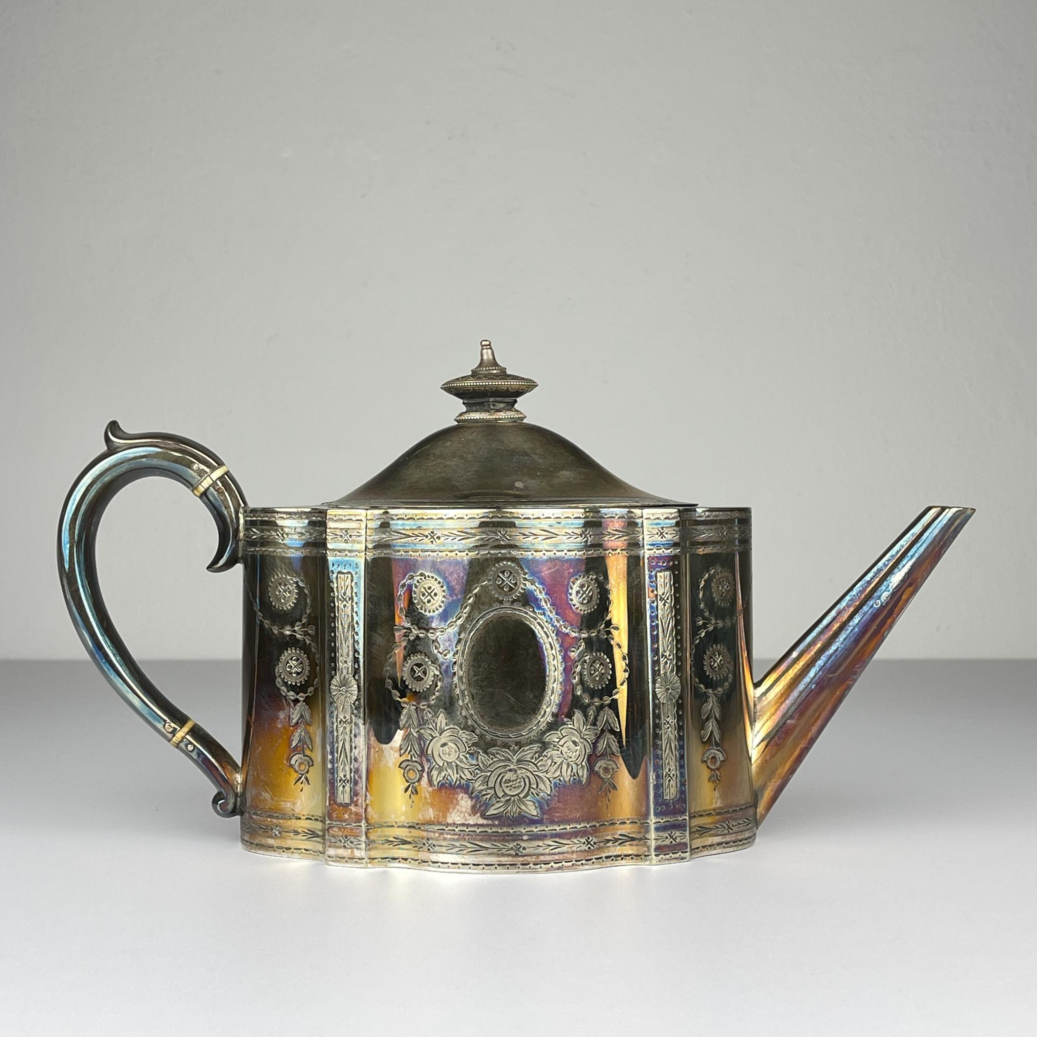 Antique silver plated coffee and tea set by Elkington & Co, England, 1880s For Sale 2