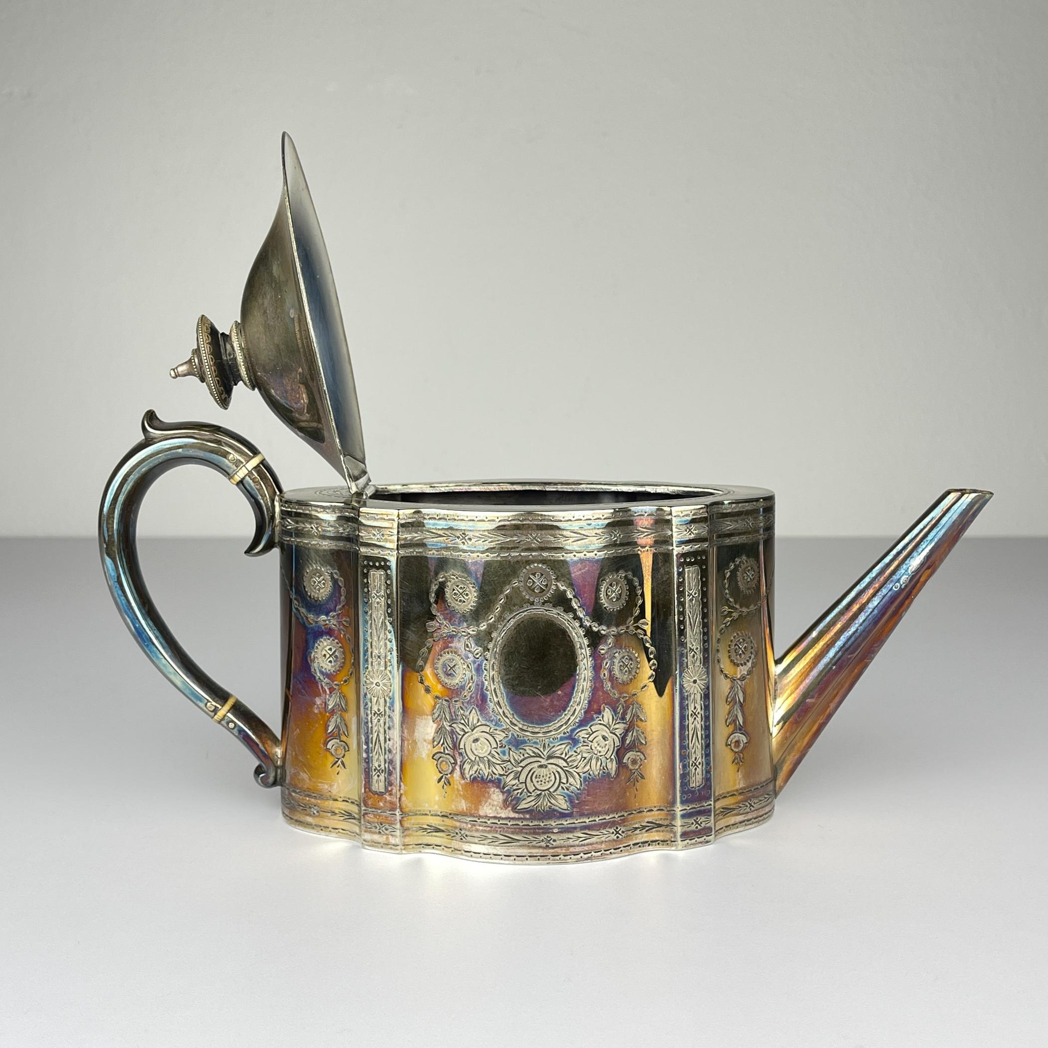 Antique silver plated coffee and tea set by Elkington & Co, England, 1880s For Sale 3