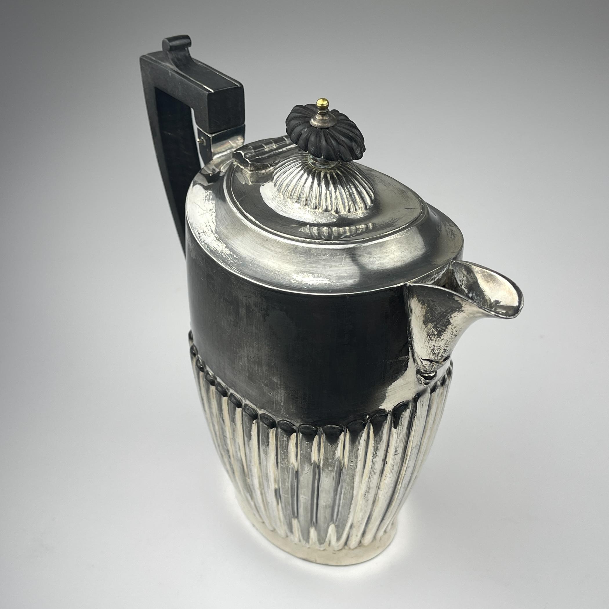 Antique silver plated coffee pot by Sheffield, England, 1890-1910s For Sale 2