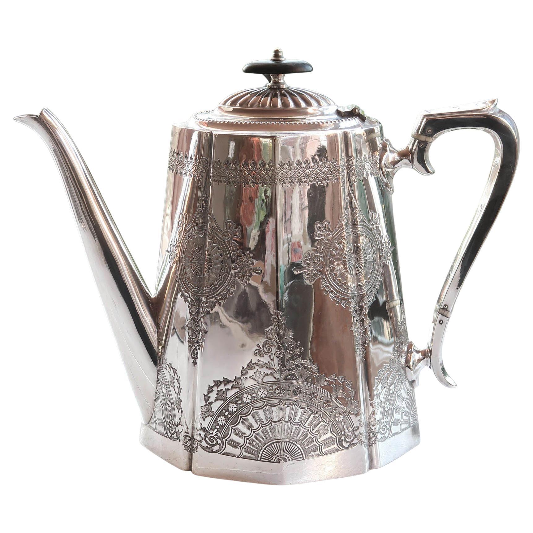 Cafetera antigua de estilo neoclásico bañada en plata. Inglés, C.1910 en venta