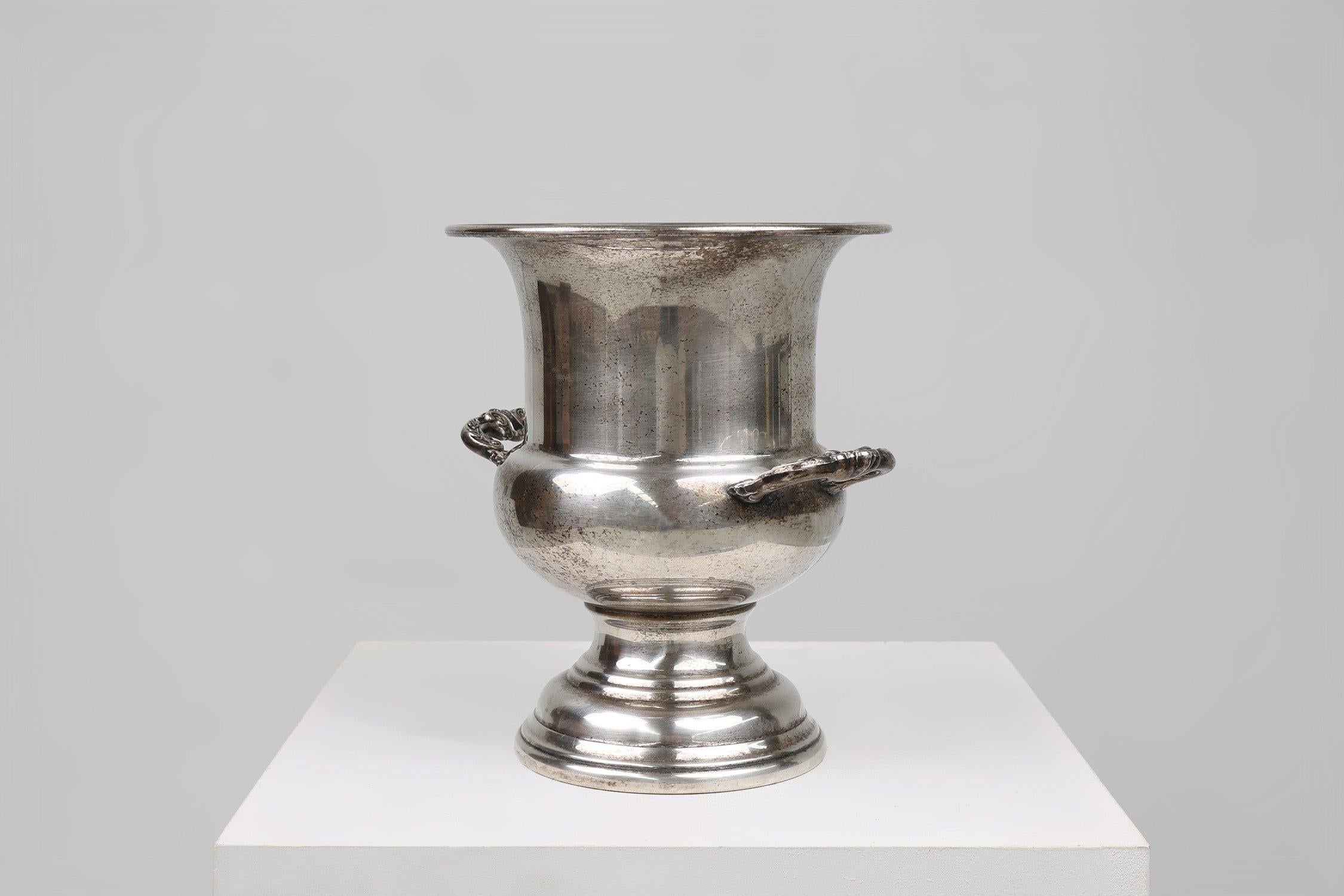 Antique Silver Plated Copper Champagne Bucket in Medicis Shape, 1890s In Good Condition For Sale In Meulebeke, BE