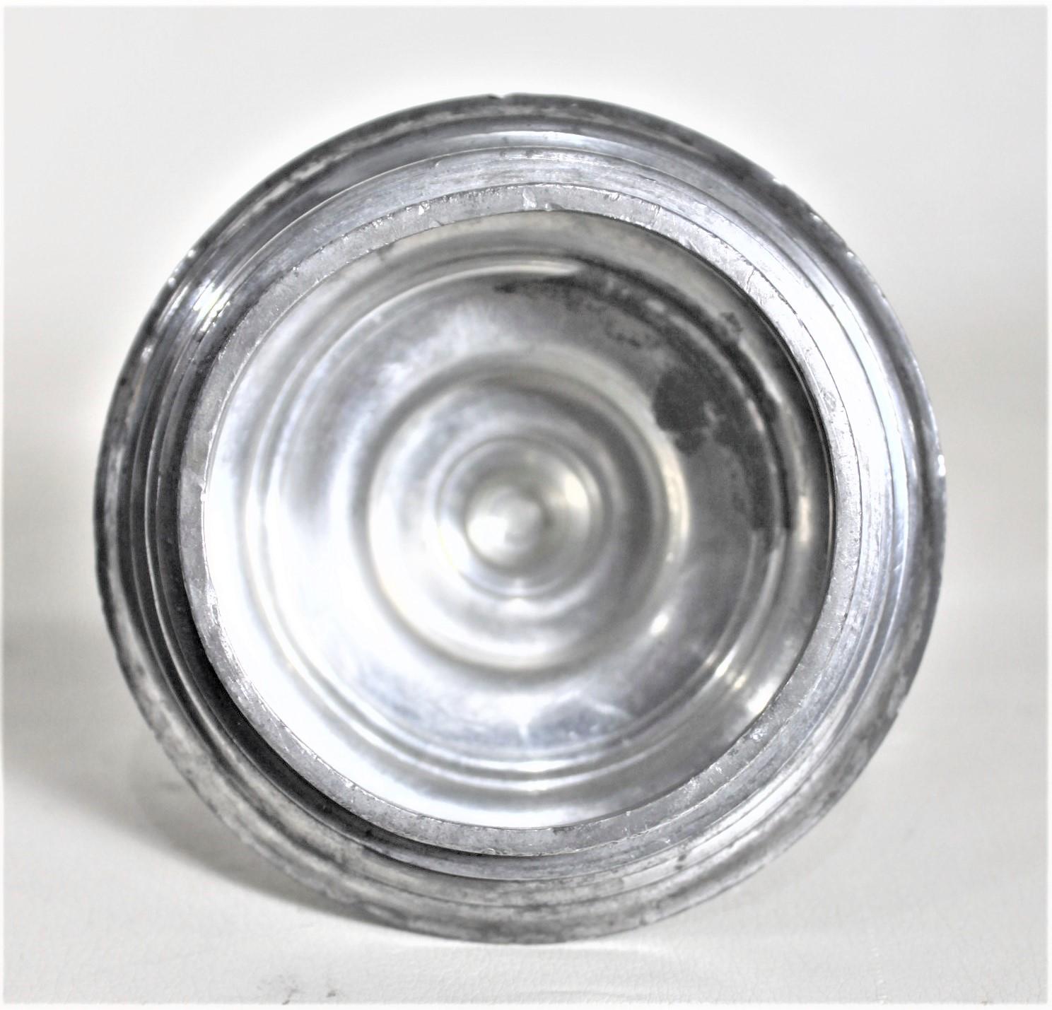Urna o Cáliz Antiguo Cubierto de Plata con Tapa Figurada en venta 3