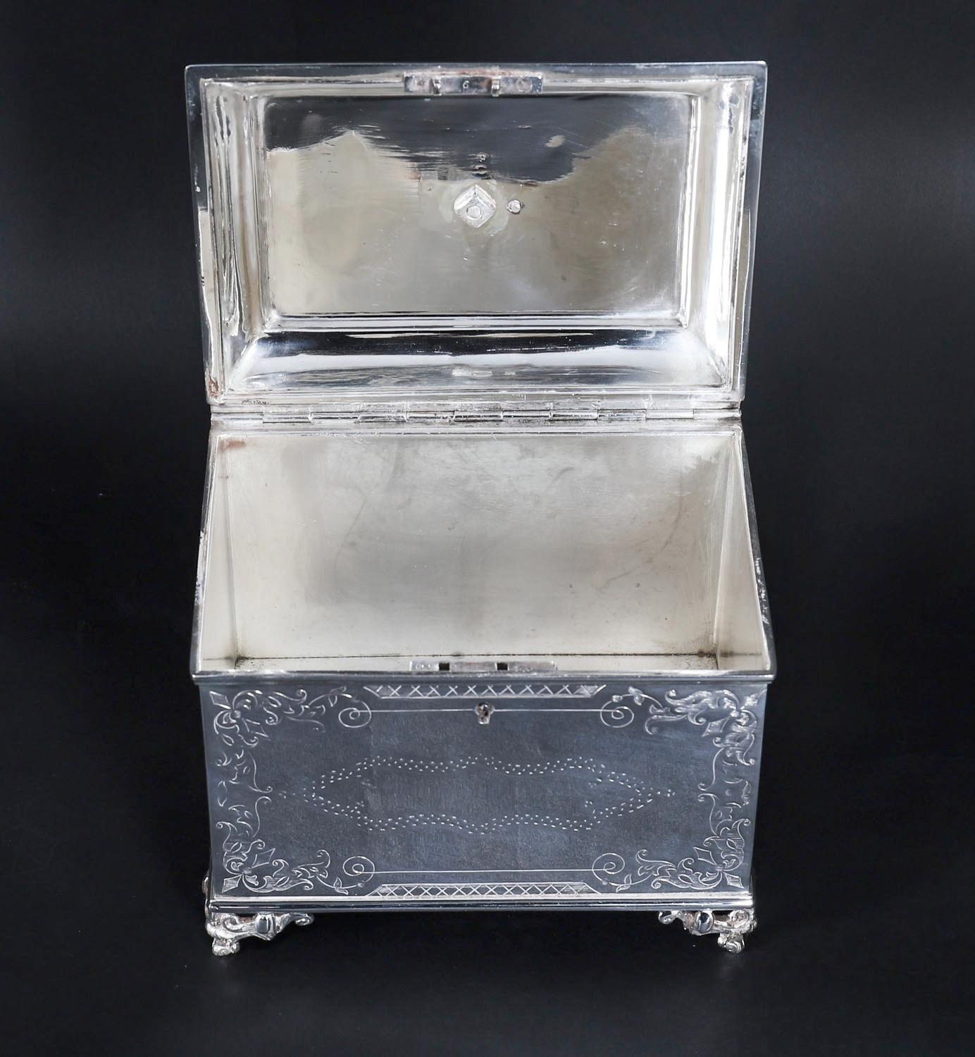 Ancienne boîte à thé néo-empire en métal argenté 19ème siècle en vente 4