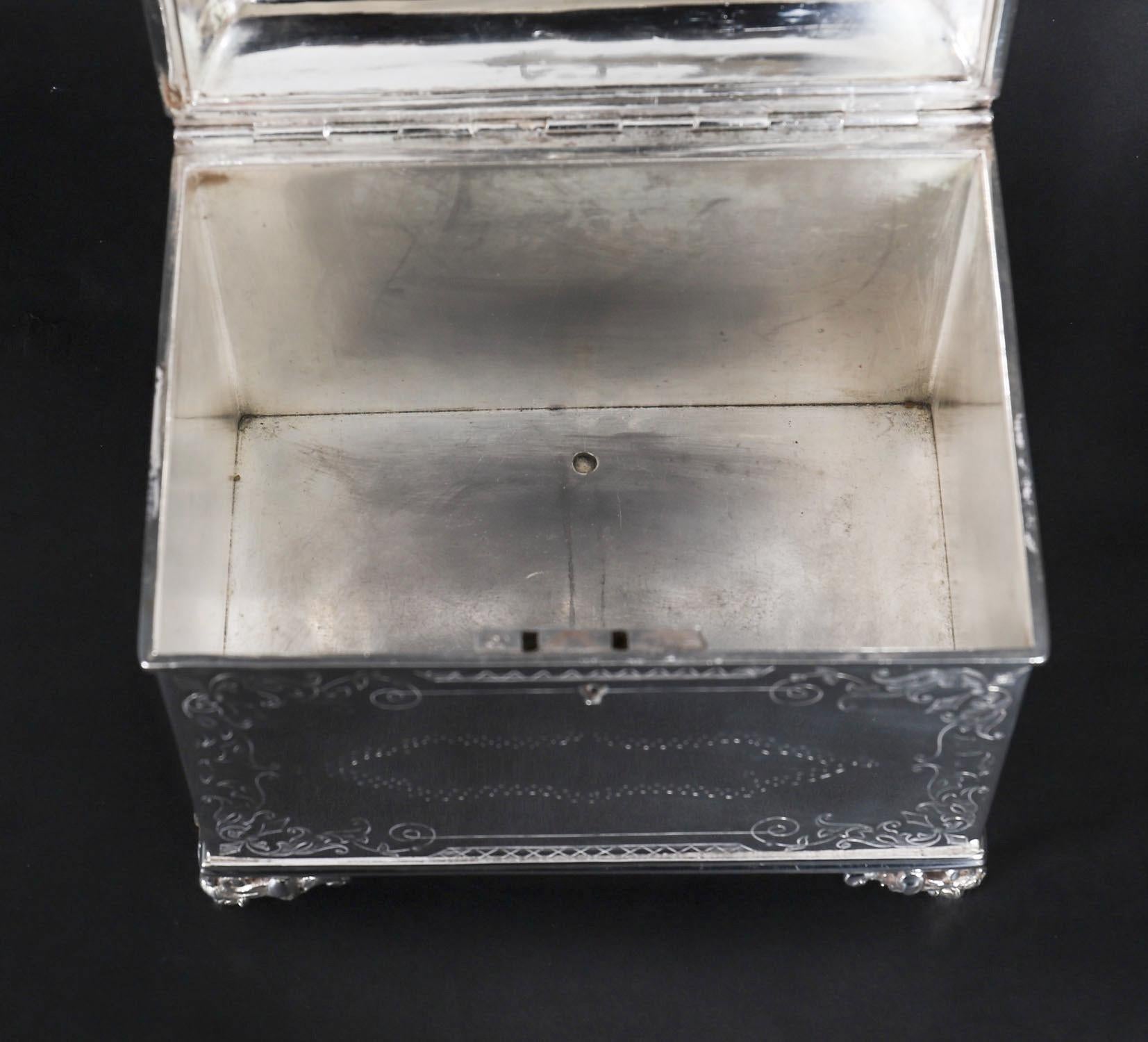 Ancienne boîte à thé néo-empire en métal argenté 19ème siècle en vente 5