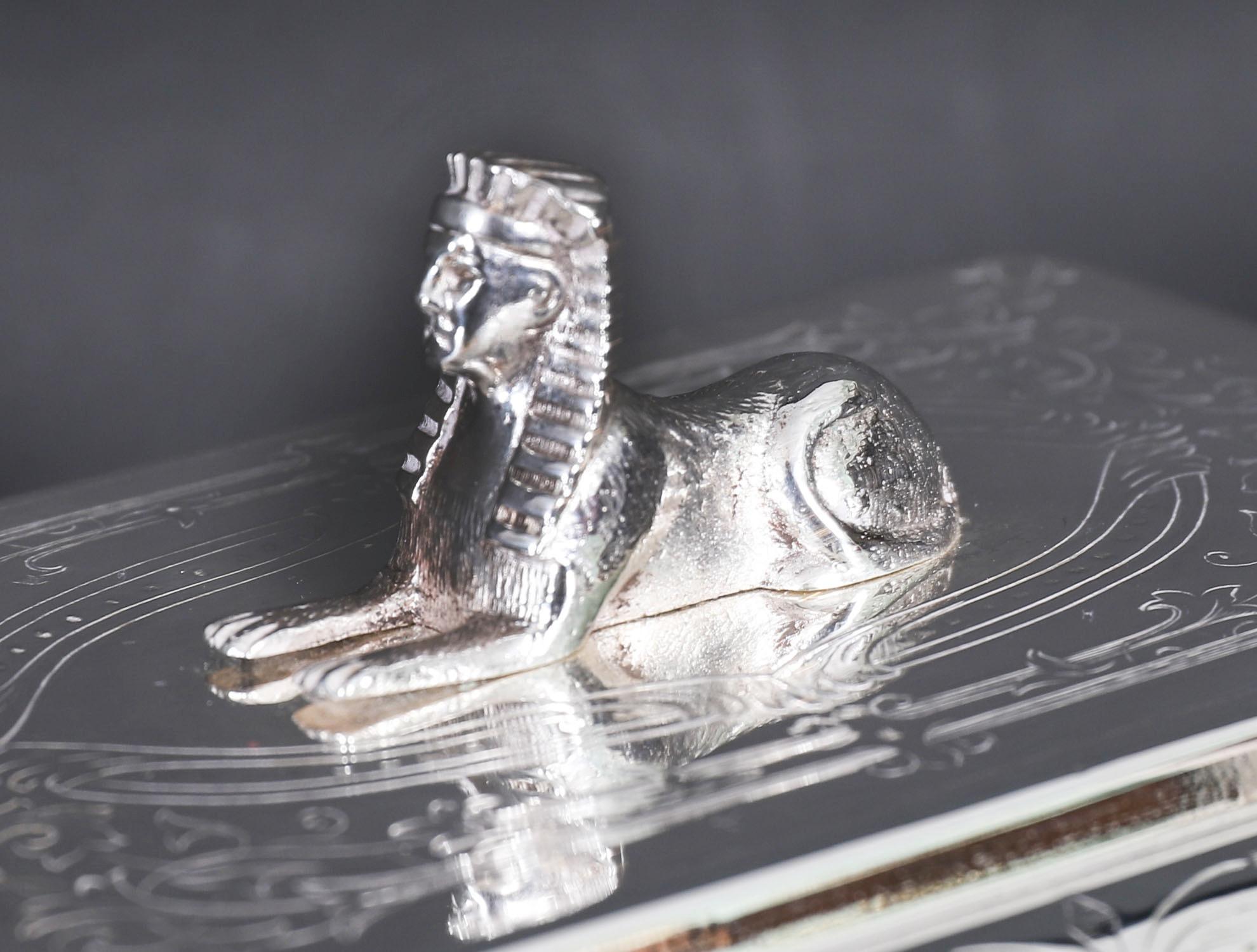 Néo-empire Ancienne boîte à thé néo-empire en métal argenté 19ème siècle en vente