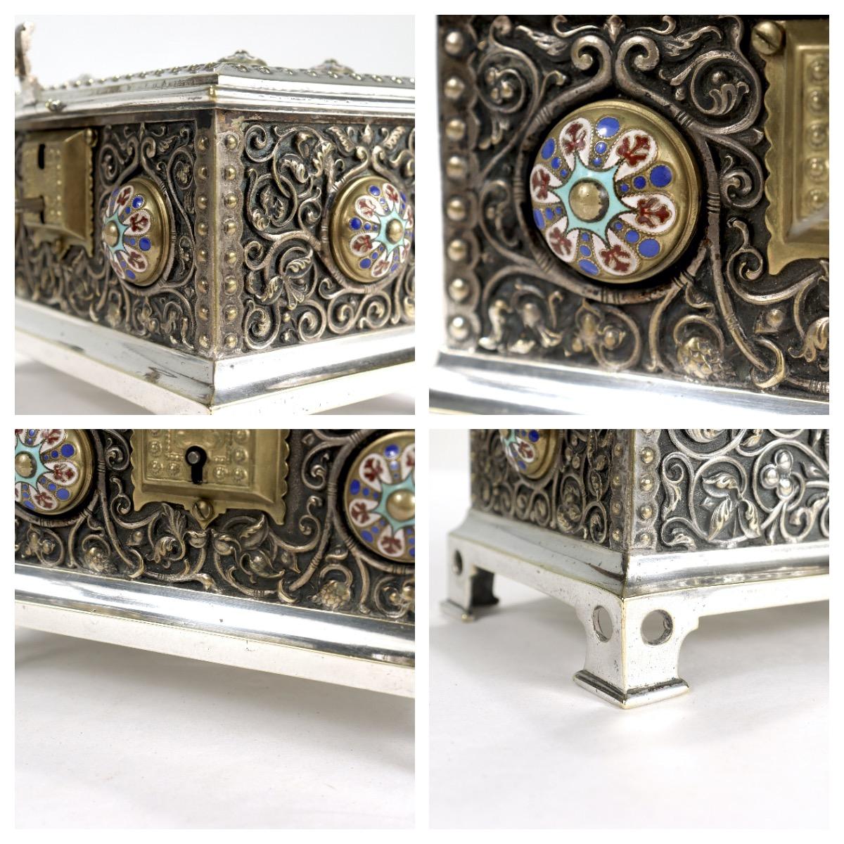 Caja o cofre de mesa antiguo plateado y esmaltado al gusto ruso en venta 14