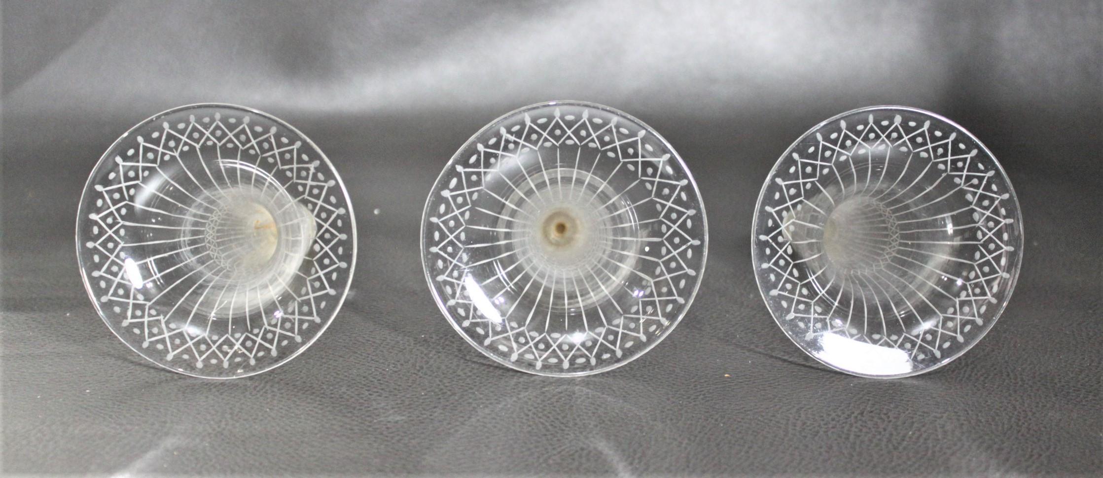 Versilberter Ebenholz- oder Tafelaufsatz mit geätzten Glastrompeten und figuralen Schwanen im Angebot 4