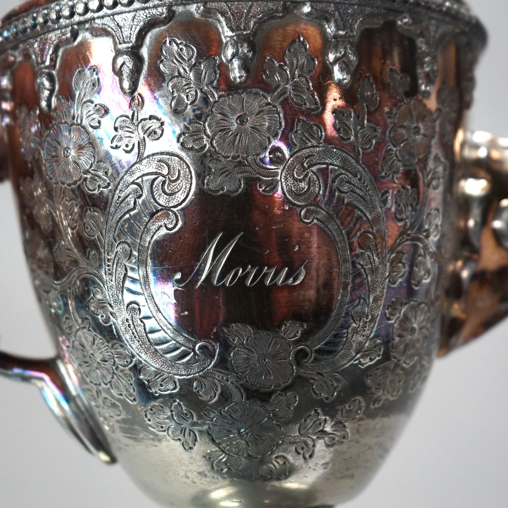 Antica teiera floreale placcata in argento C1890 In condizioni buone in vendita a Big Flats, NY