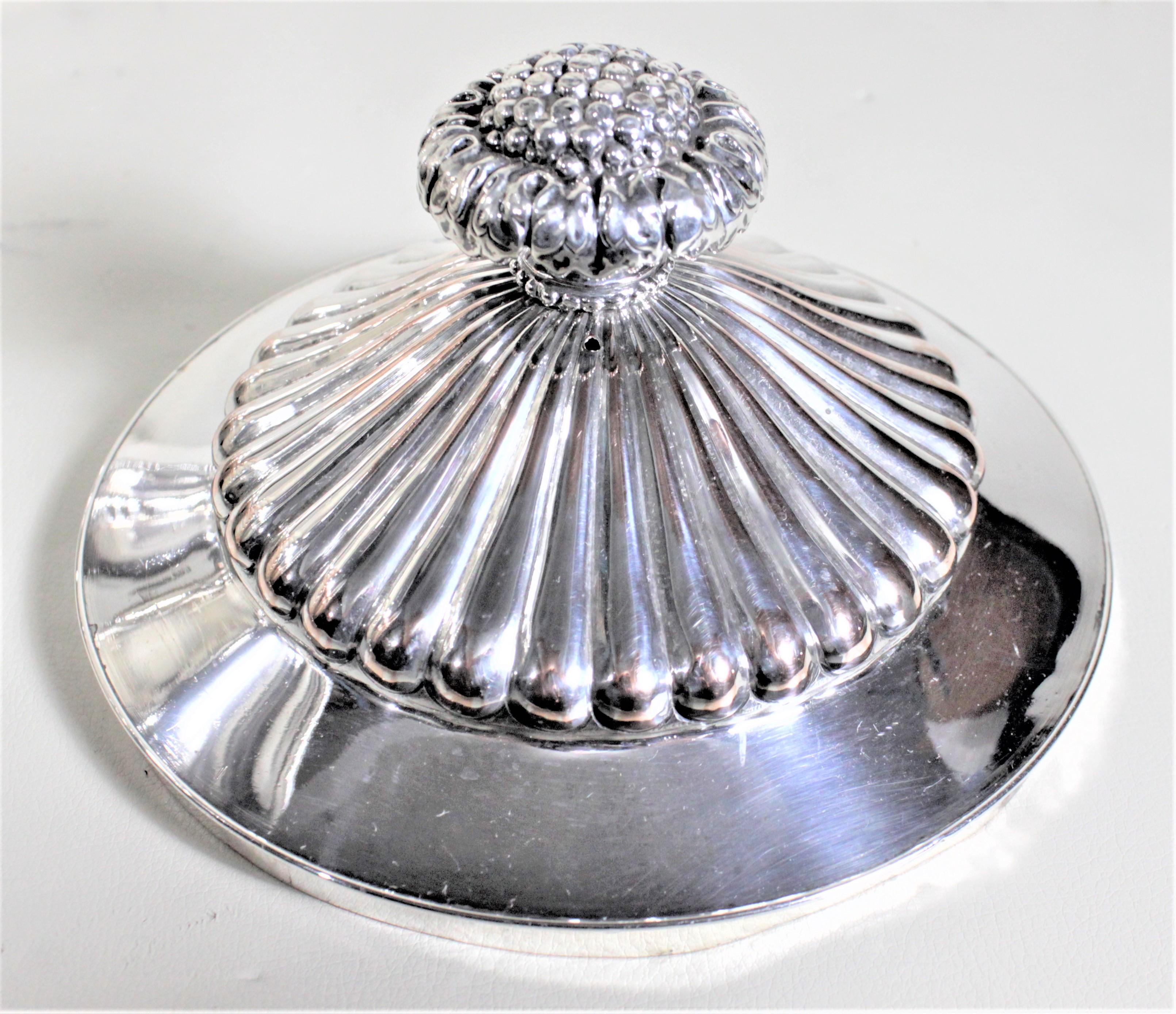 Antique Silver Plated Hot Water or Coffee Claw Foot Pedestal Server or Urn In Good Condition For Sale In Hamilton, Ontario