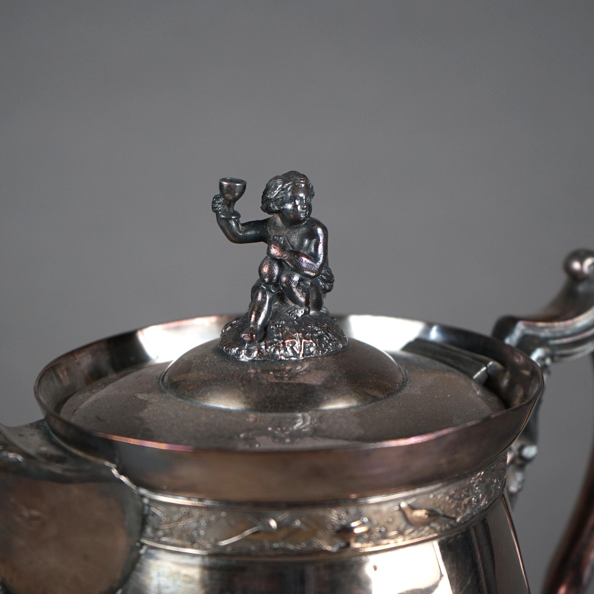 Antica brocca per l'acqua isolata placcata in argento con terminale figurato C1890

Misure - 11,5 