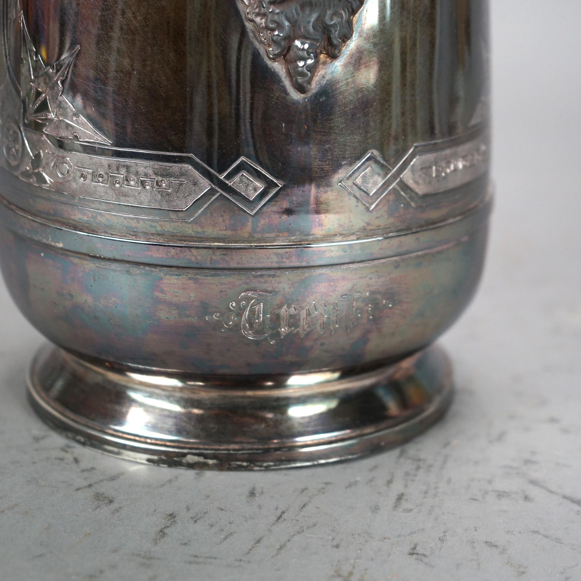 Placcato argento Antica brocca per acqua isolata placcata in argento C1890 in vendita