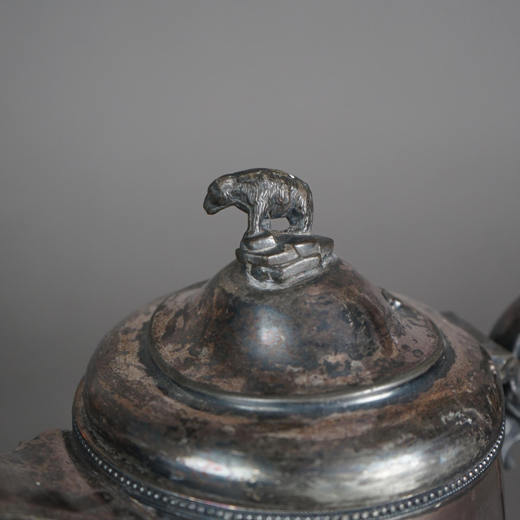 Antigua jarra de agua aislada plateada C1890 Chapado en plata en venta