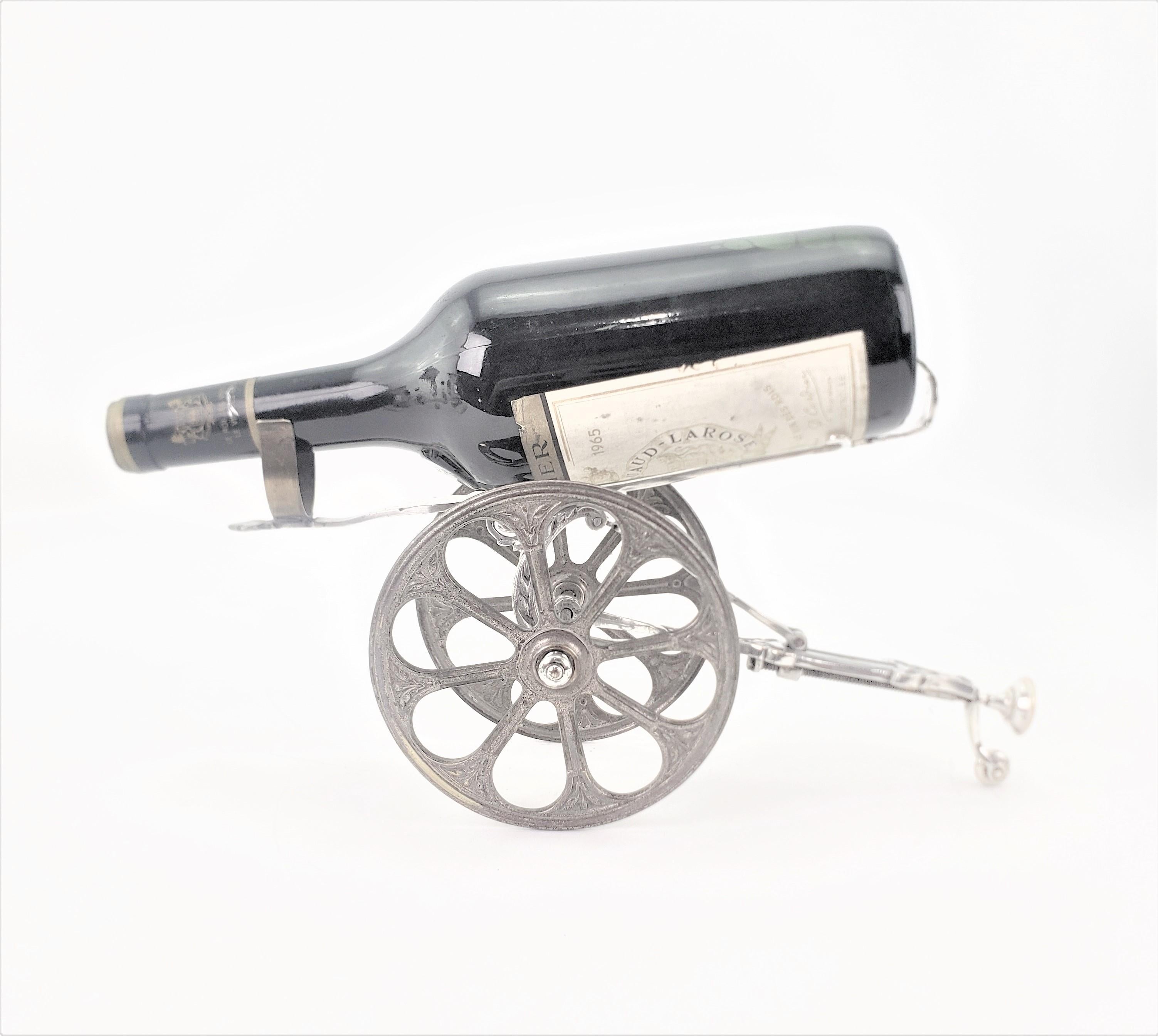 Antigua Pistola o Cañón Mecánico Plateado Decantador de Botellas en venta 2